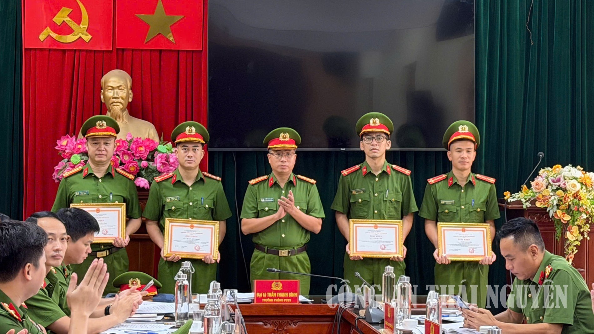 Biểu dương, khen thưởng 3 tập thể, 17 cá nhân thuộc lực lượng Cảnh sát kinh tế