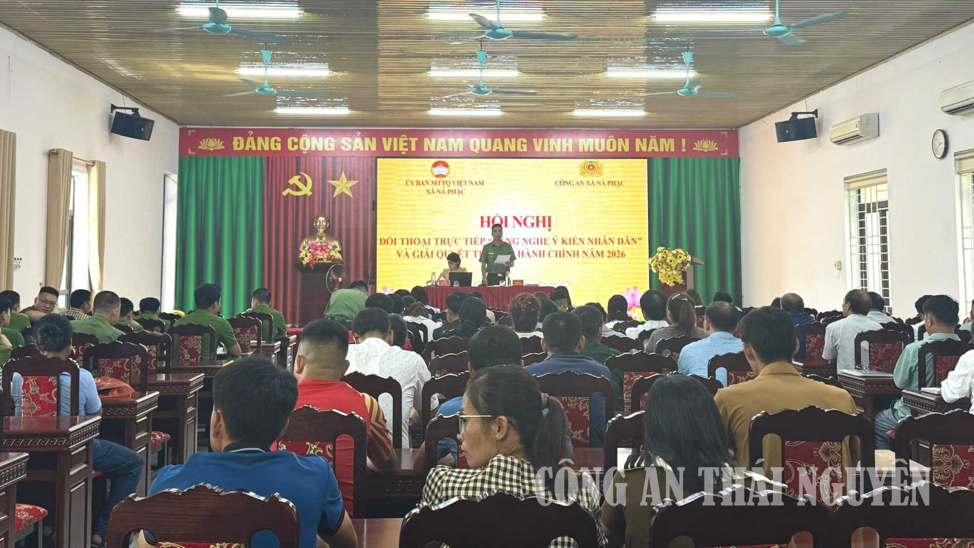 Công an xã Nà Phặc tổ chức hội nghị “Lắng nghe ý kiến nhân dân”