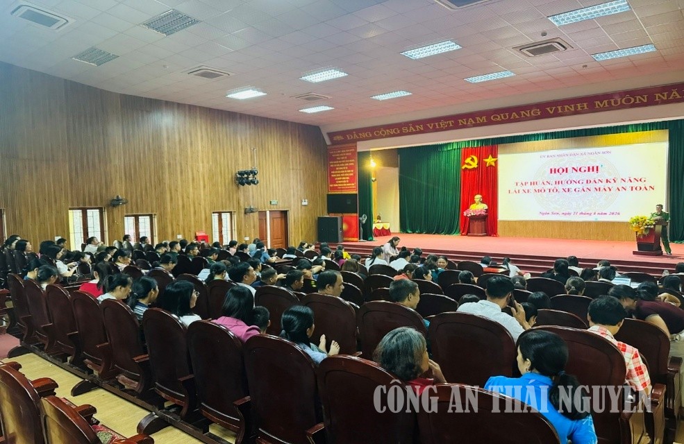 ảnh 4 Ngân sơn hướng dẫn lái xe an toàn