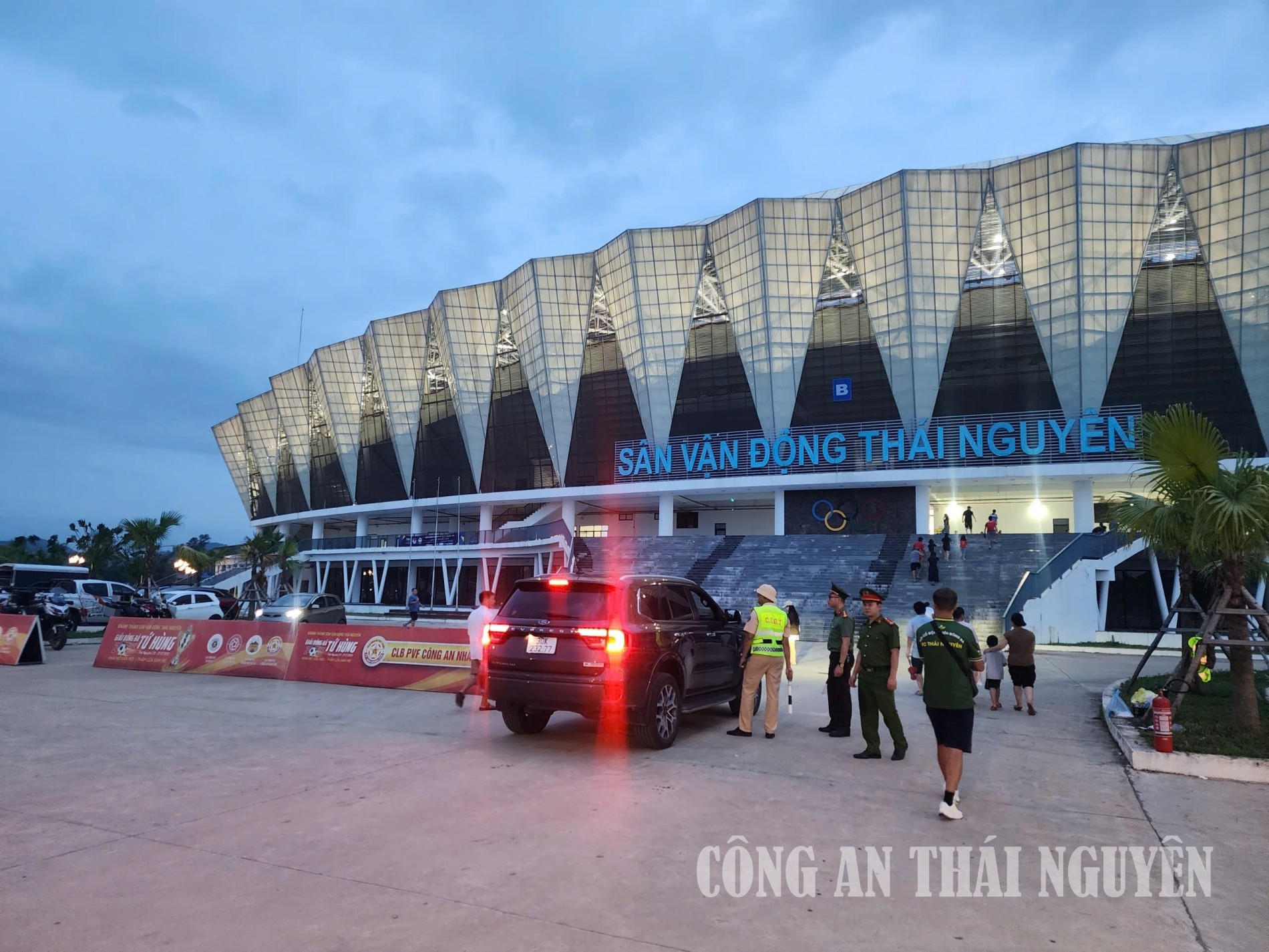ảnh Đại phúc đảm bảo an toàn đá bóng