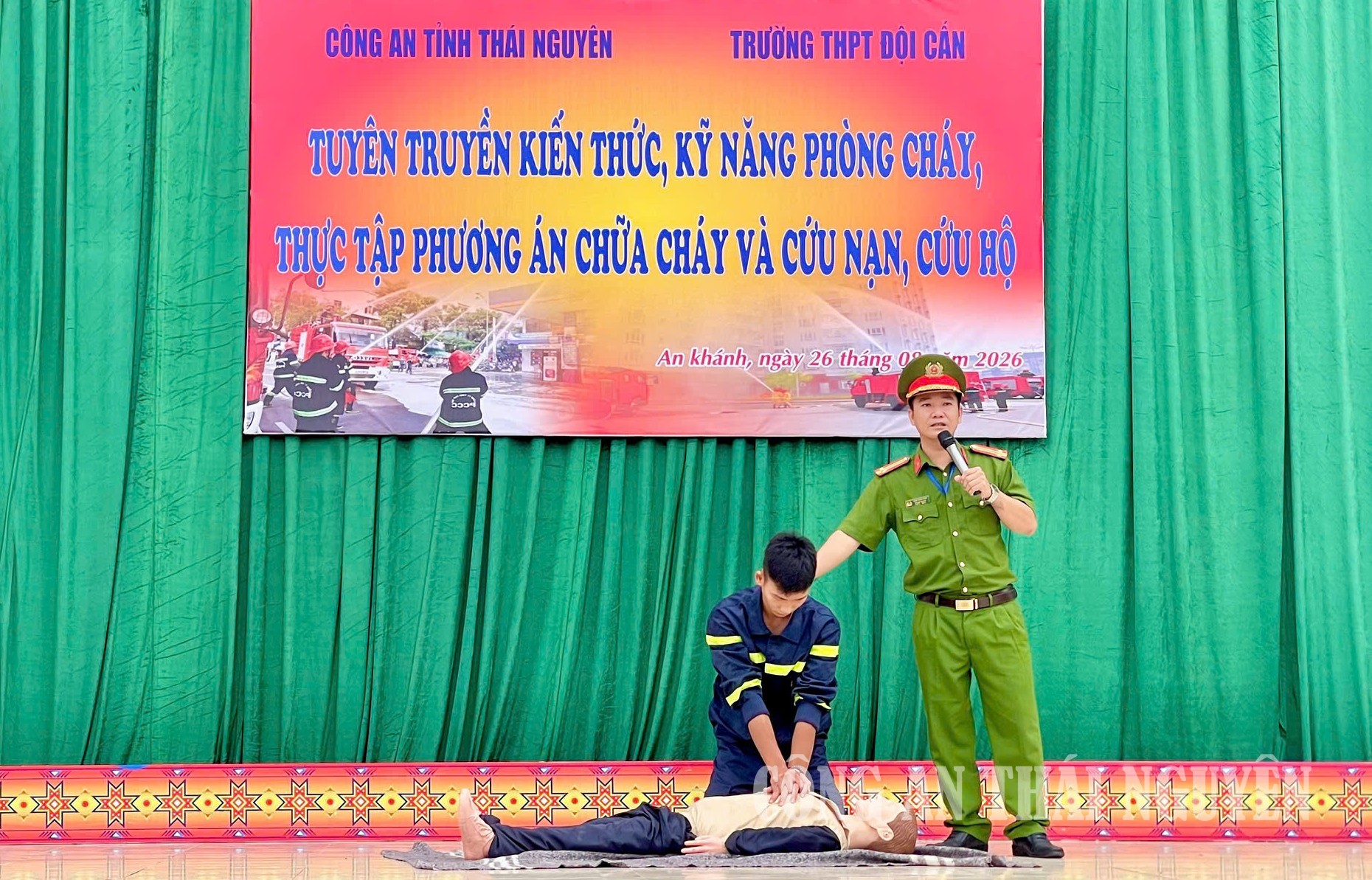 Hơn 1.000 học sinh trải nghiệm phòng cháy, chữa cháy và cứu nạn, cứu hộ.