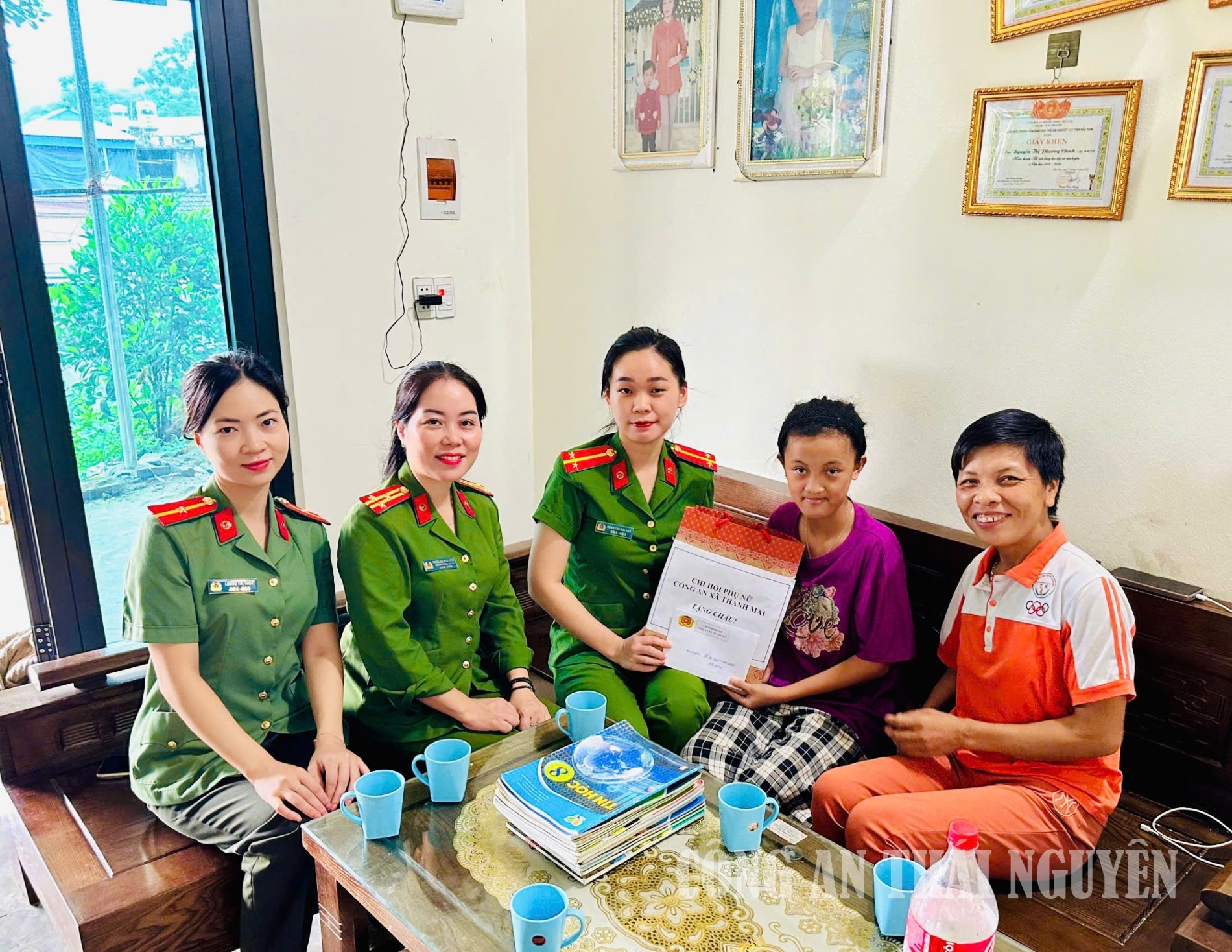 Phụ nữ thanh mai