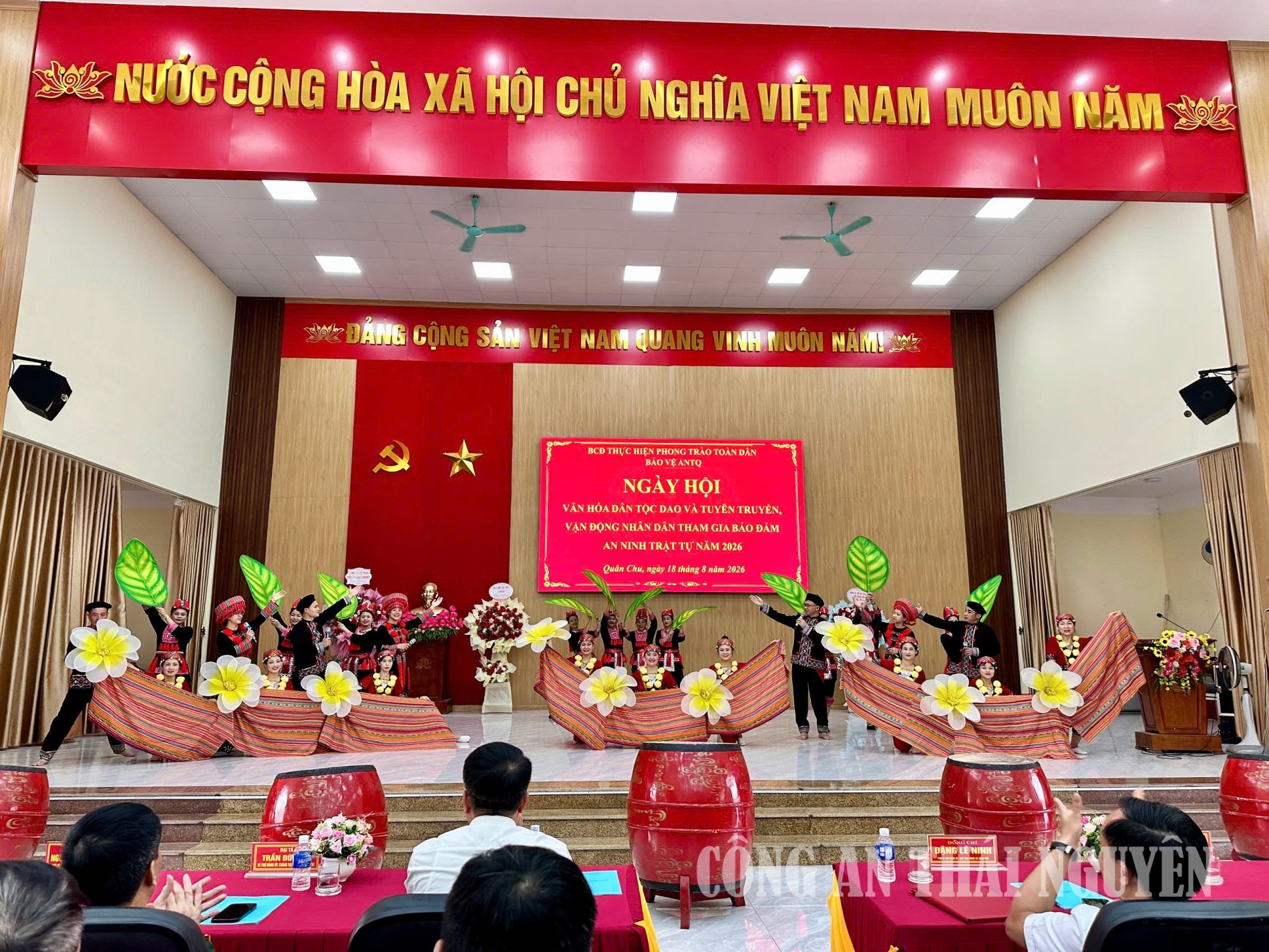 Tuyên truyền bảo đảm an ninh, trật tự tại Ngày hội văn hóa dân tộc Dao xã Quân Chu.