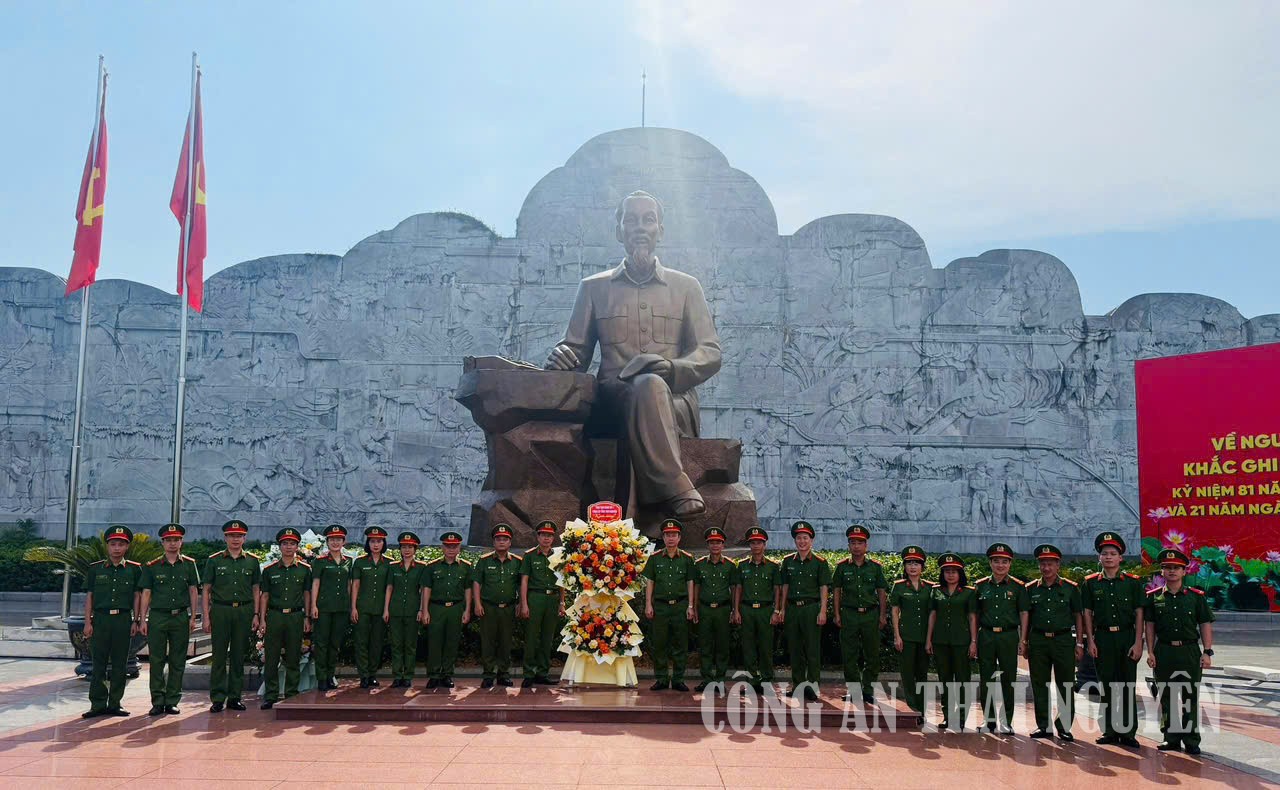 Trại tạm giam số 1 tổ chức chương trình về nguồn và sinh hoạt chính trị