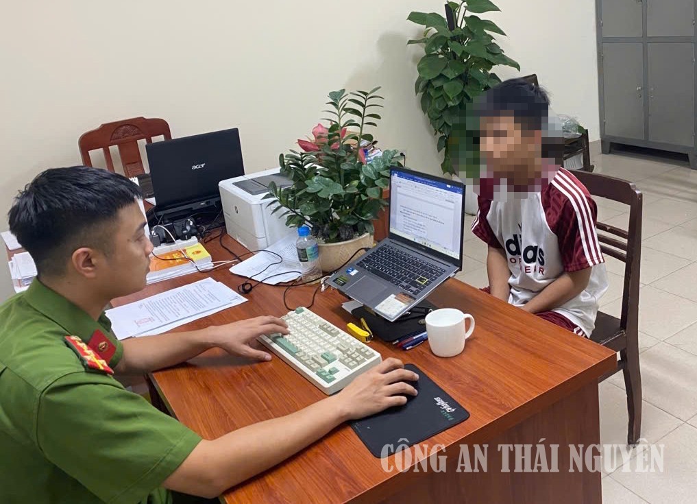 Cơ quan CSĐT Công an tỉnh ghi lời khai đối tượng