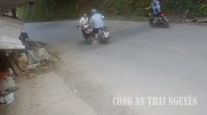 Camera an ninh ghi nhận lại thời điểm xảy ra tai nạn