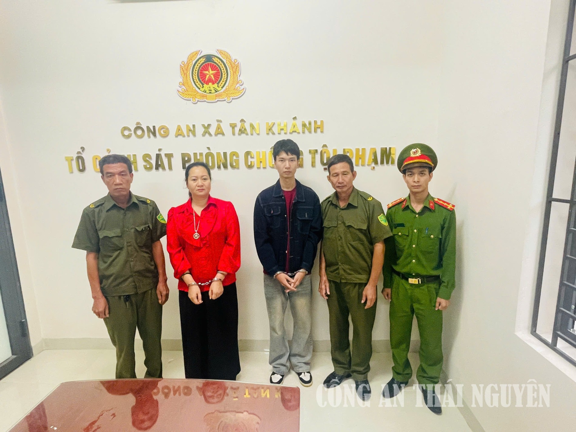Cơ quan Cảnh sát điều tra thi hành lệnh bắt 2 bị can để tạm giam