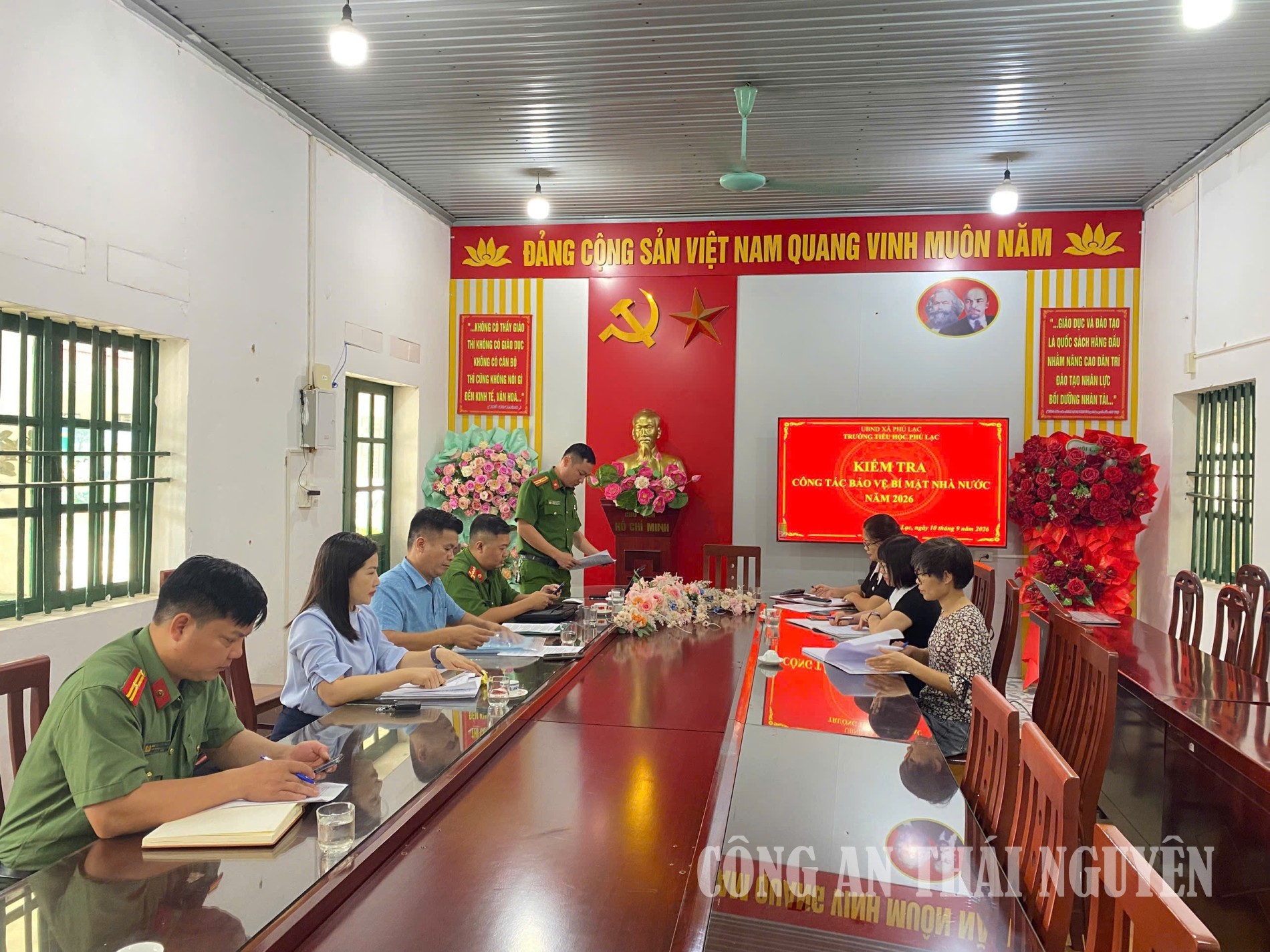 Công an xã Phú Lạc kiểm tra bí mật nhà nước tại các cơ sở giáo dục trên địa bàn