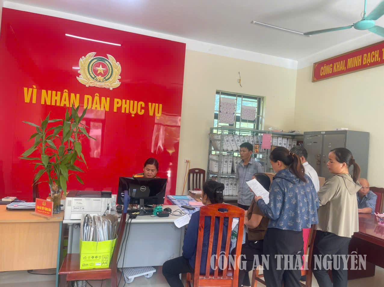 Công an xã tiếp nhận, giải quyết thủ tục hành chính trong ngày thứ 7