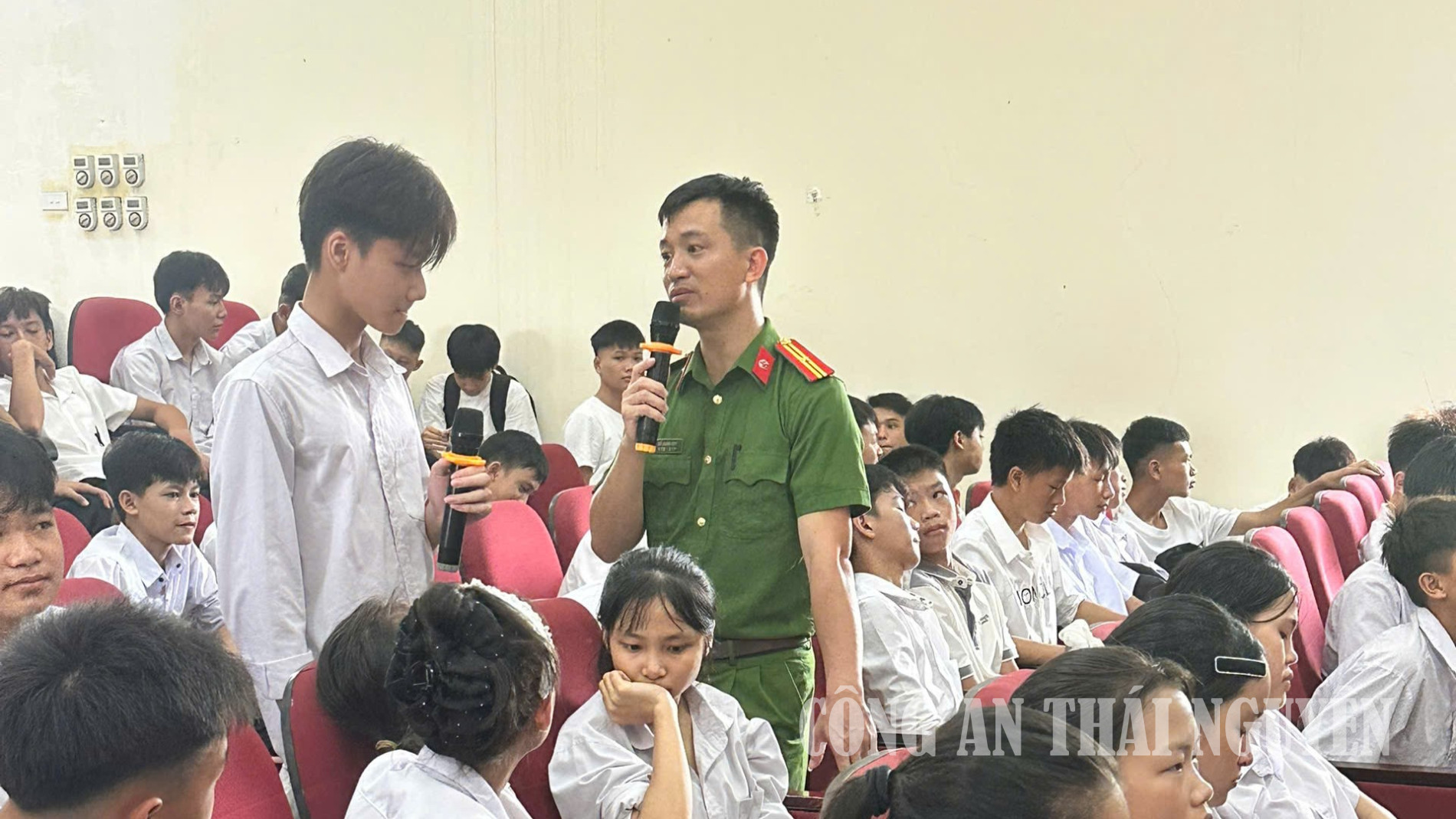 Công an phường Bách Quang tuyên truyền pháp luật về trật tự, an toàn giao thông