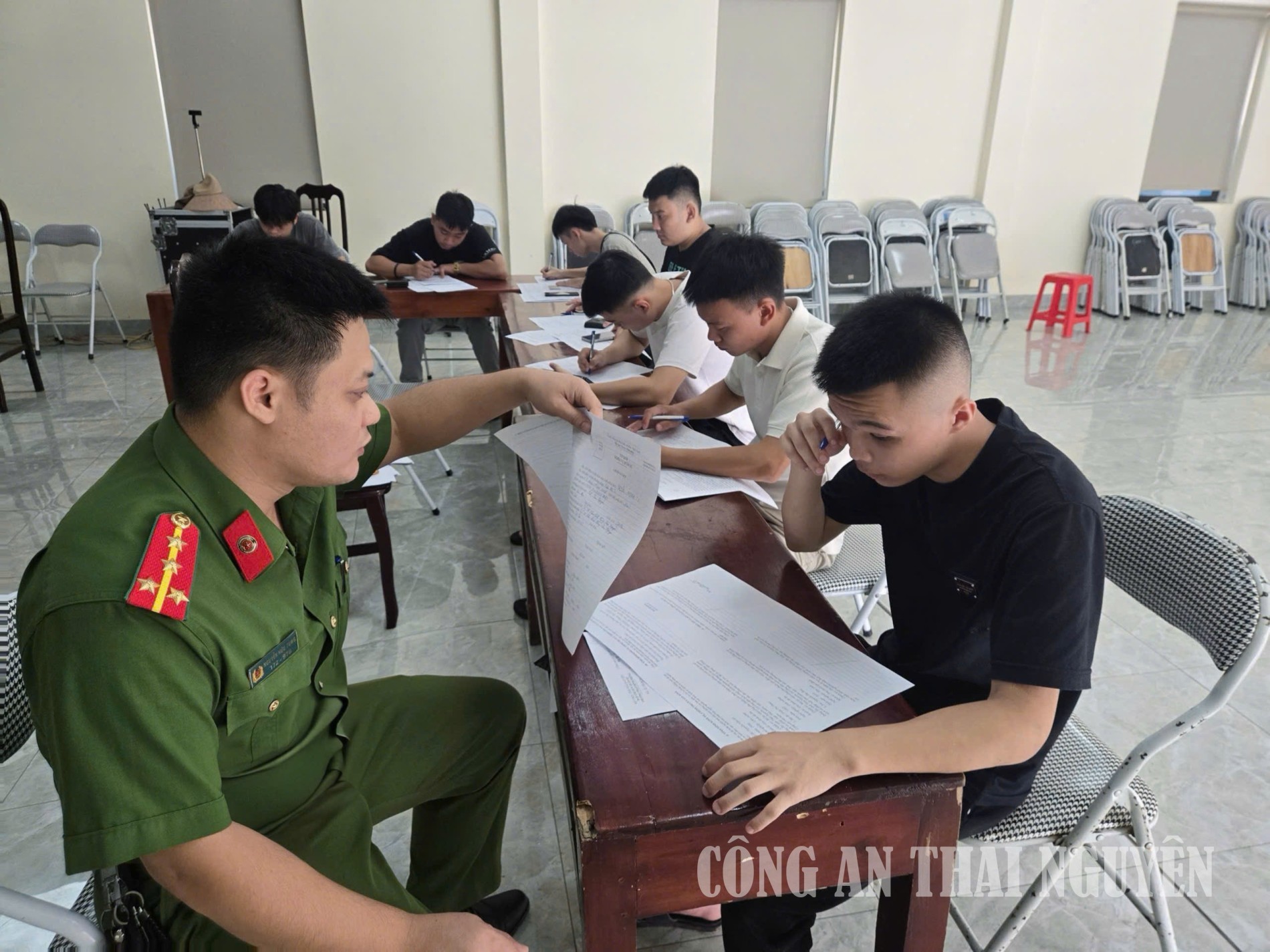 29 09 2026 Công an phường Phan Đình Phùng tuyên truyền hướng dân công dân thực hiện đăng ký nghĩa vụ quân sự