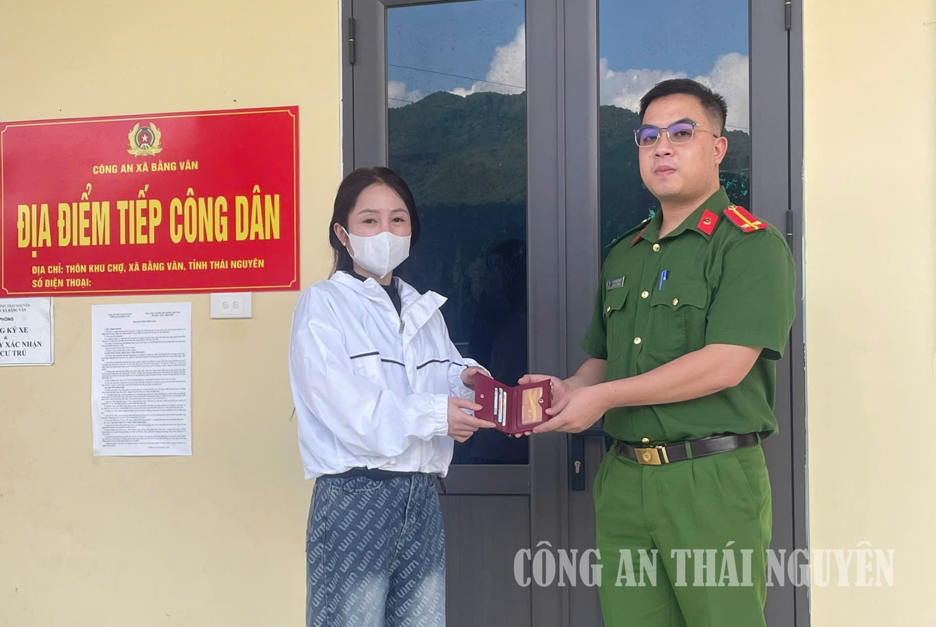 29 09 2026 Công an xã Bằng Vân nhanh chóng xác minh trao trả tài sản cho người bị mất 2
