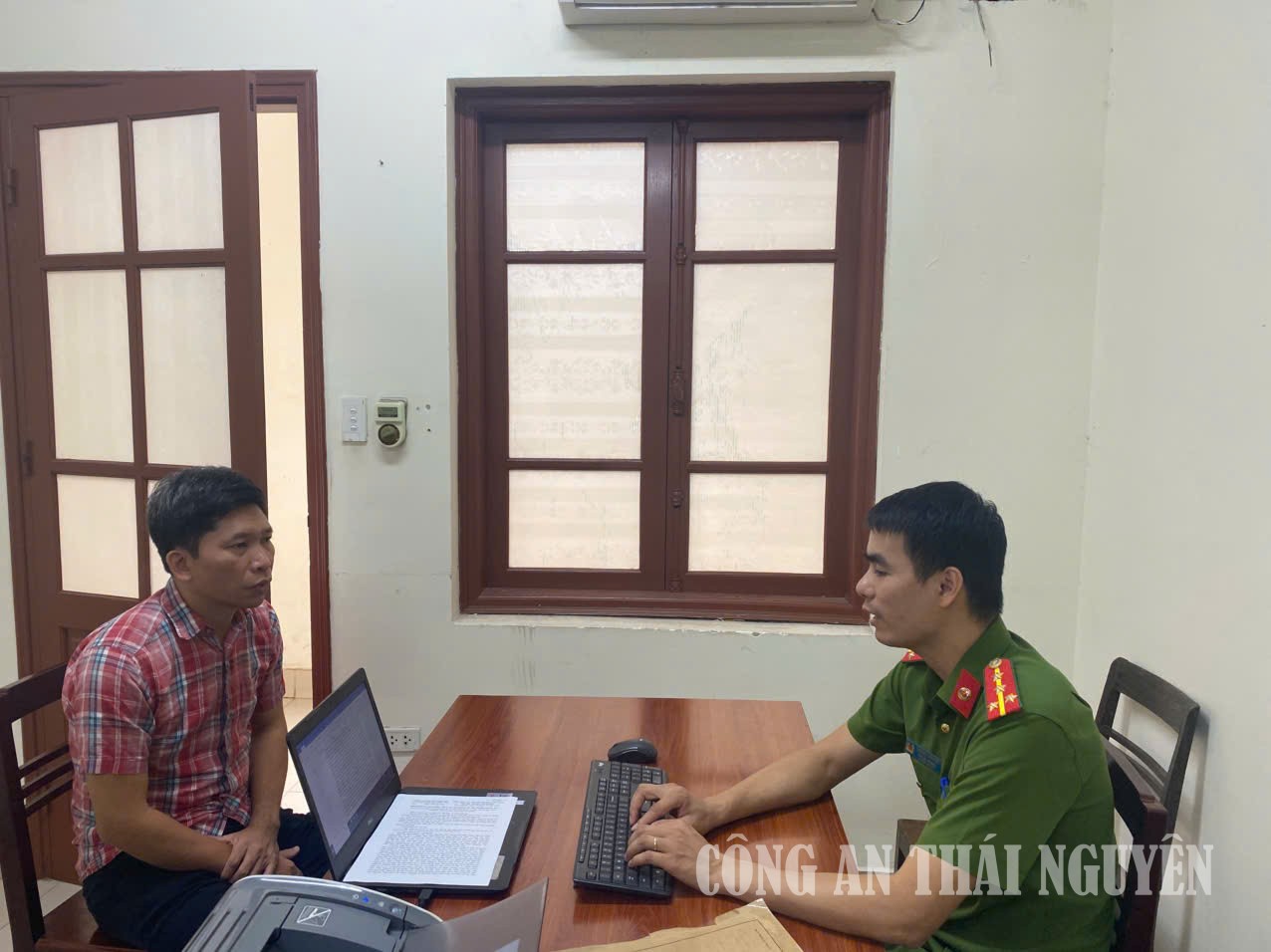 Đối tượng làm việc tại cơ quan công an.