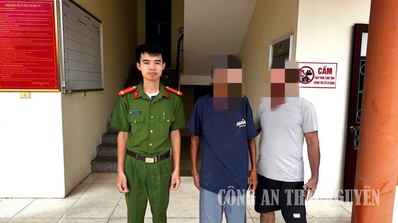 Công an phường Bá Xuyên kịp thời giúp người dân trong đêm mưa