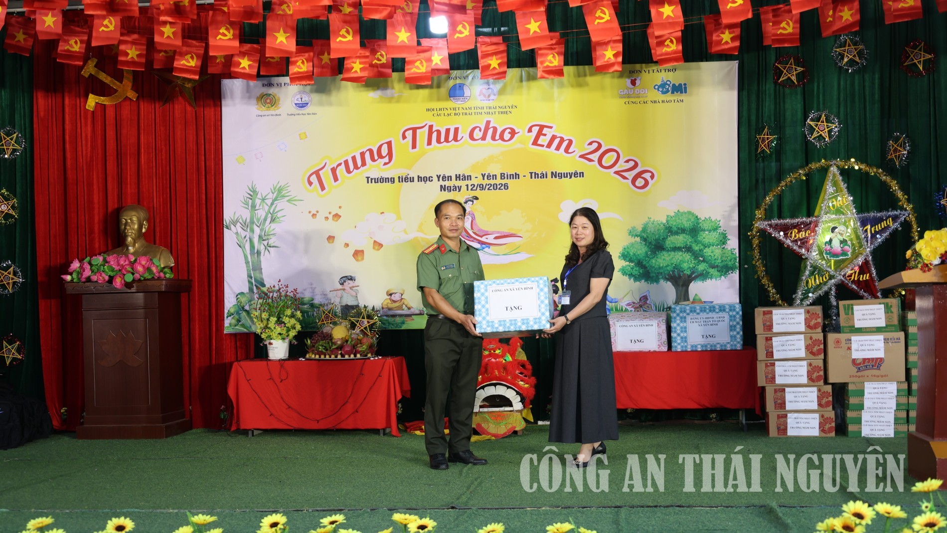 Công an xã Yên Bình phối hợp tổ chức Tết Trung thu cho trẻ em vùng khó khăn