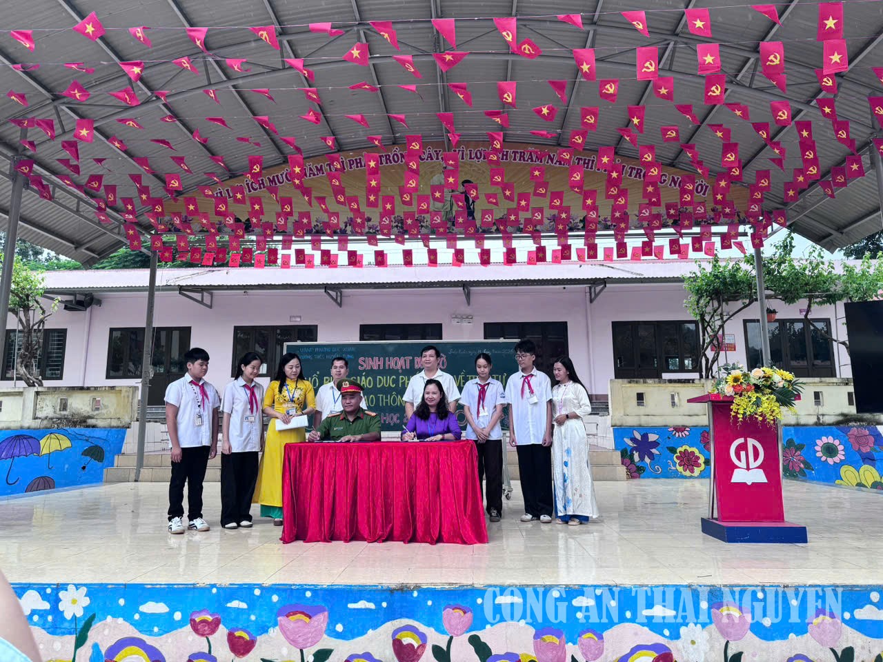 ảnh 2 CA Đức Xuân tuyên truyền ATGT