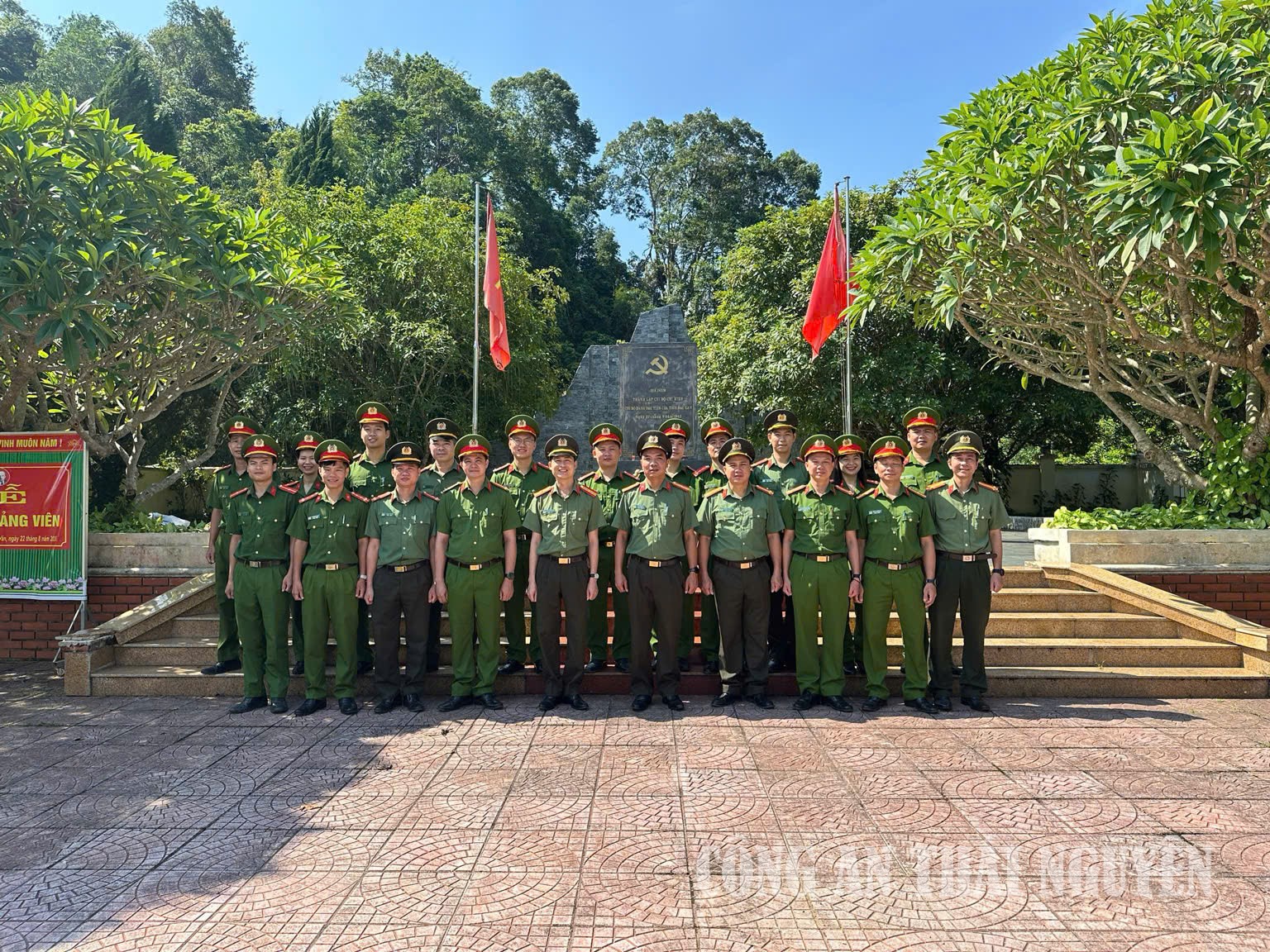 Ảnh 2 Nà phặc về nguồn
