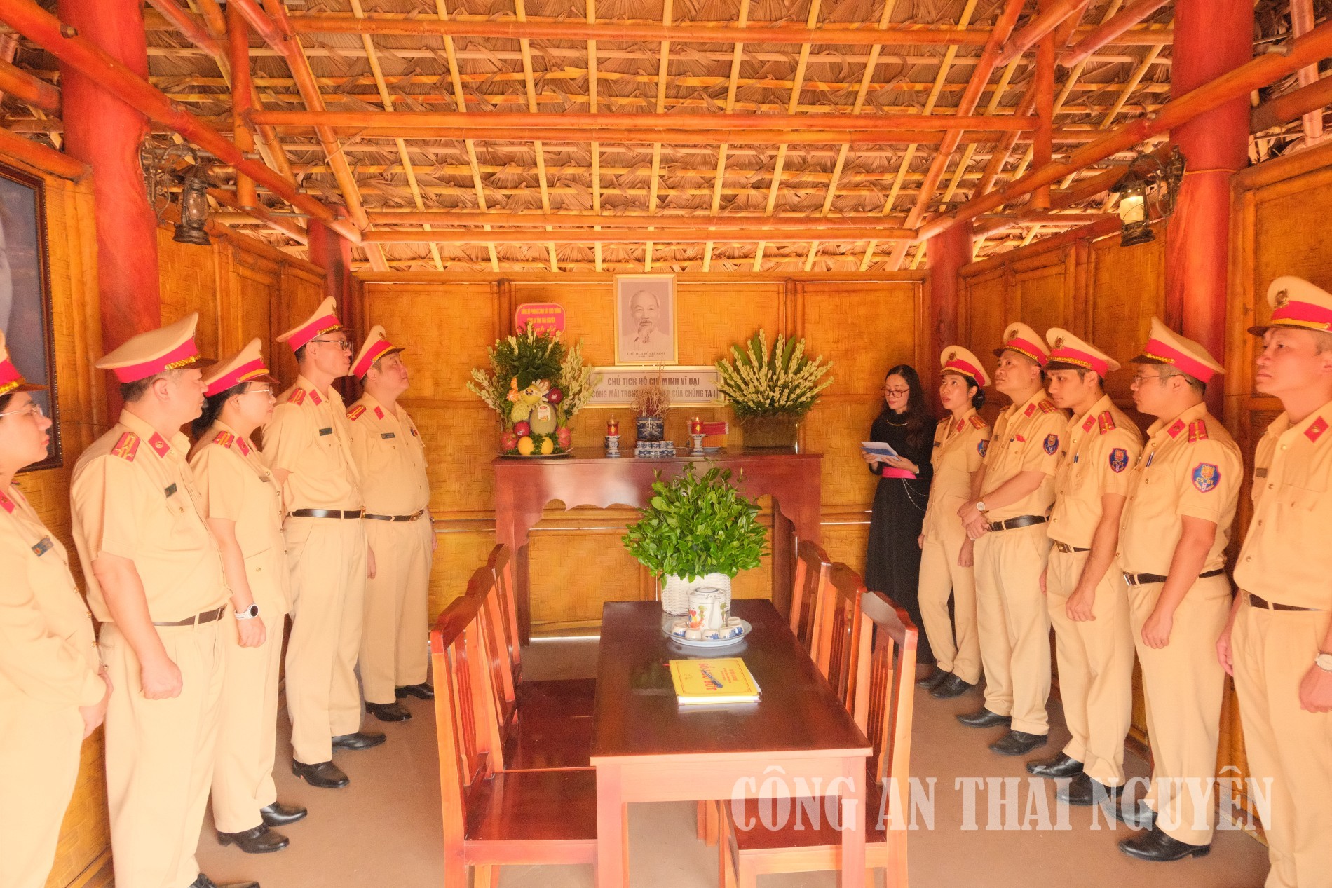 Đảng bộ Phòng Cảnh sát giao thông tổ chức sinh hoạt chính trị tại nơi thành lập cơ sở Đảng đầu tiên của tỉnh.