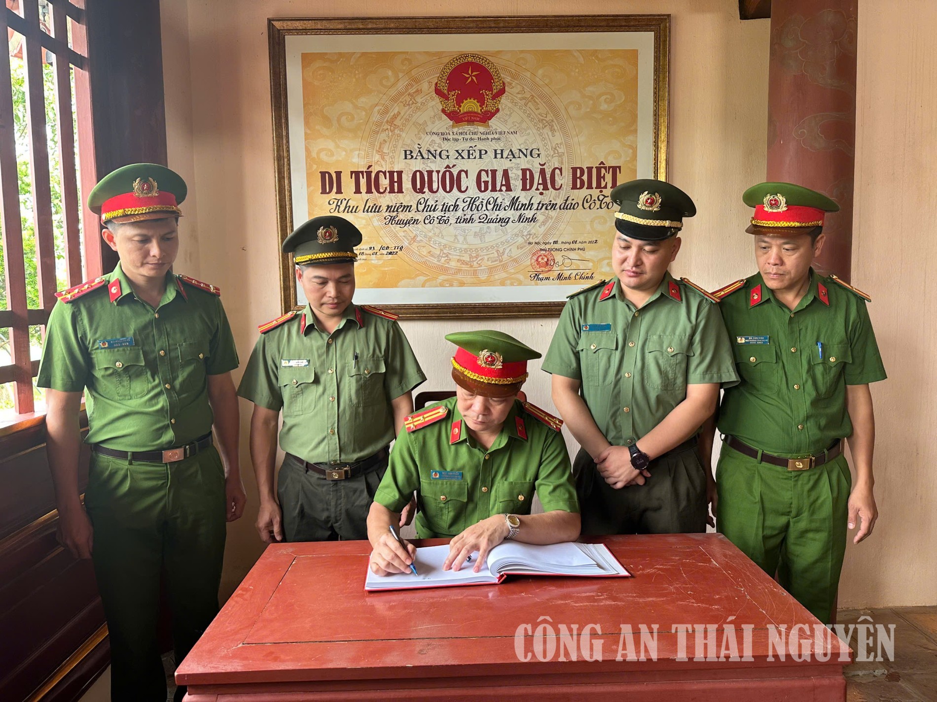 ảnh 3 Thanh Thịnh báo công