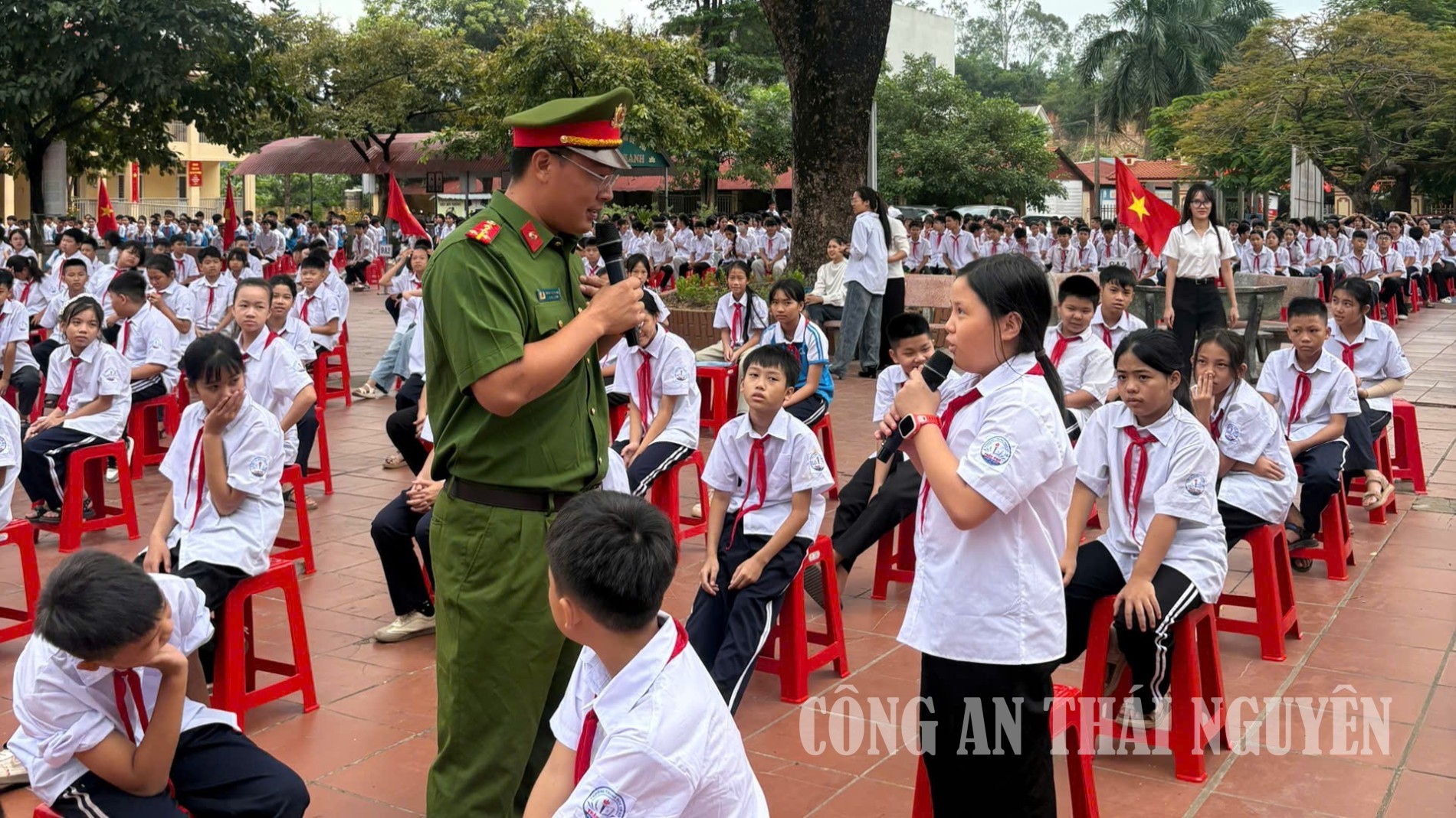 Công an xã Điềm Thụy trang bị kiến thức, kỹ năng phòng cháy, chữa cháy cho 839 cán bộ, giáo viên, học sinh