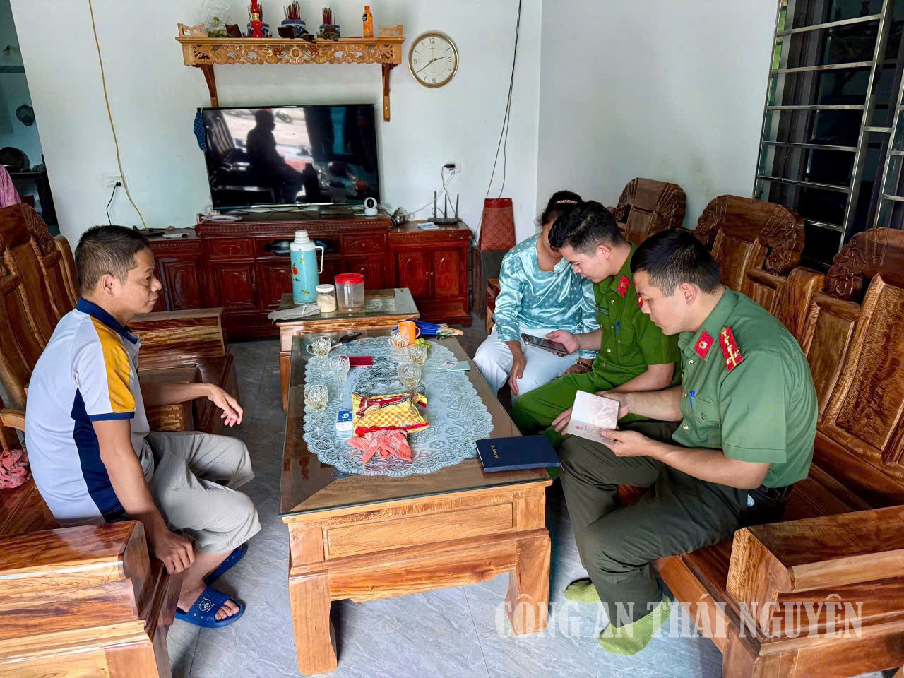 Công an xã Ngân Sơn đẩy mạnh chuyển đổi số trong quản lý cư trú, xuất nhập cảnh