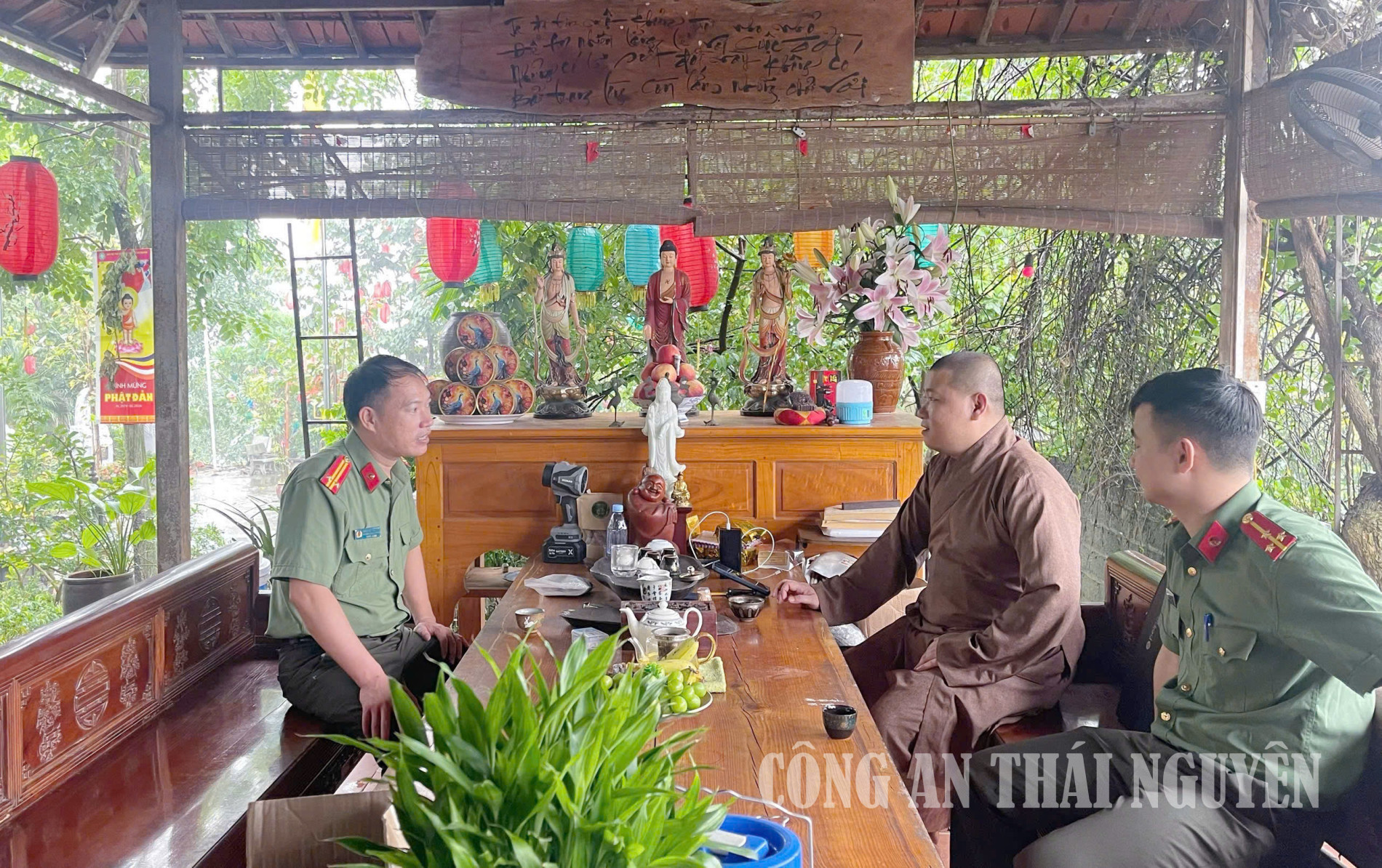 Công an phường Bách Quang thăm gặp các cơ sở tôn giáo nhân dịp lễ Quốc khánh.