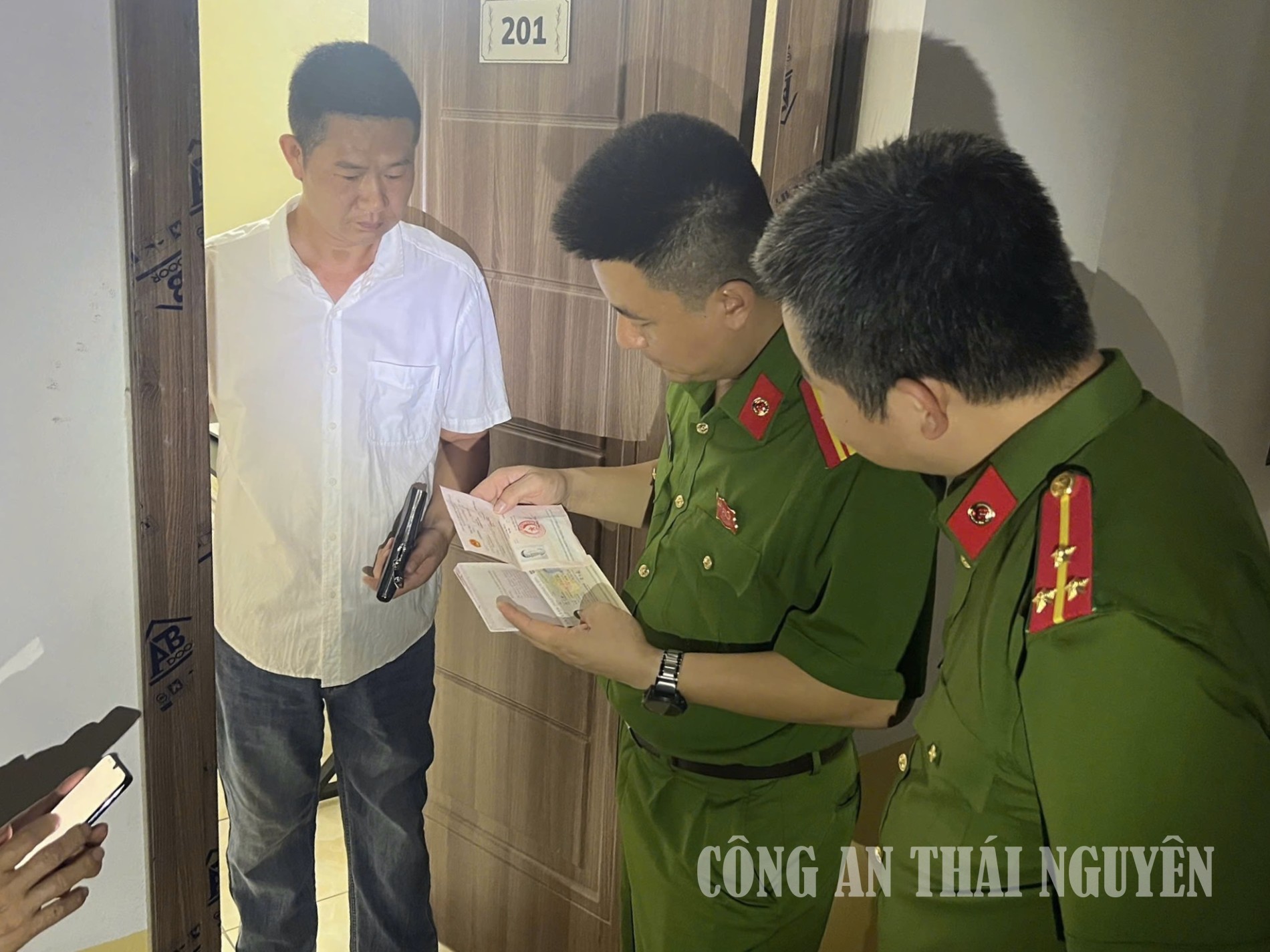 Bách Quang quản lý người nước ngoài