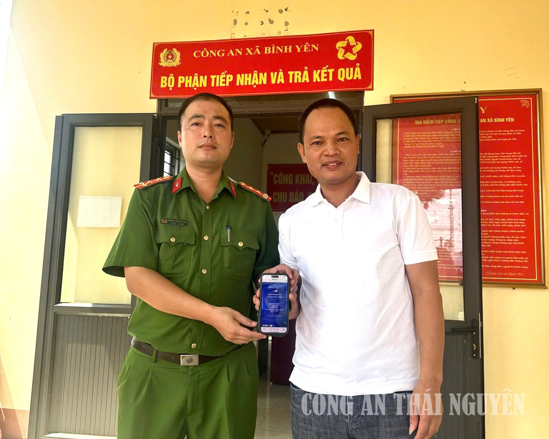 Công an xã Bình Yên xác minh, hỗ trợ hoàn trả tiền chuyển khoản nhầm