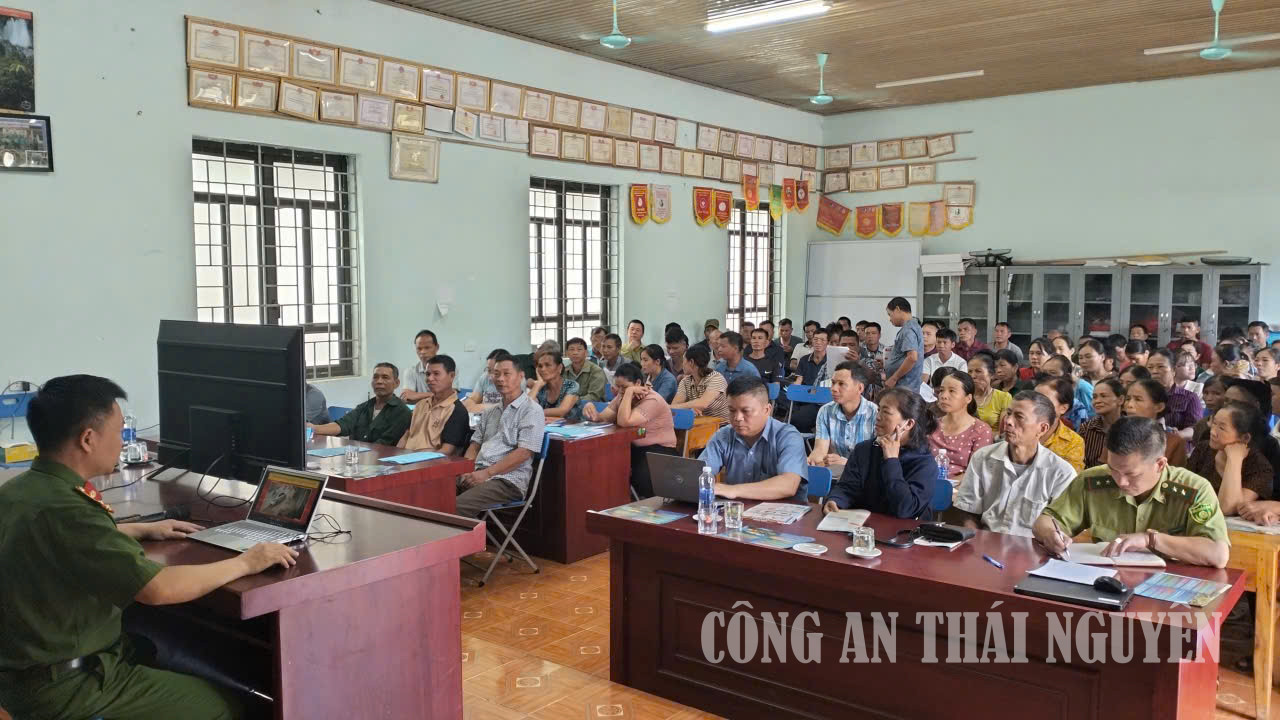 Toàn cảnh buổi tuyên truyền.