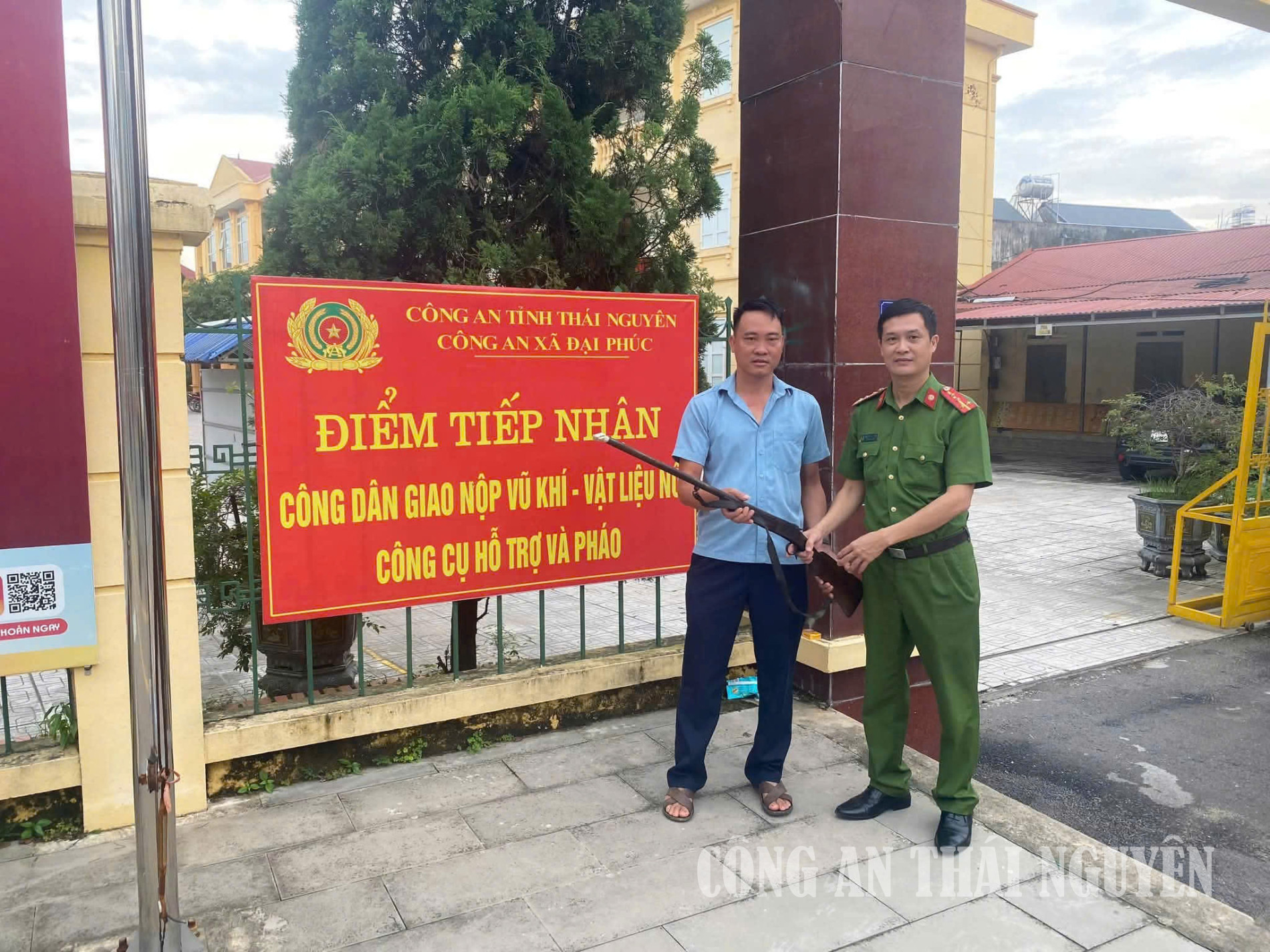 Đẩy mạnh vận động thu hồi vũ khí, vật liệu nổ, công cụ hỗ trợ và pháo.