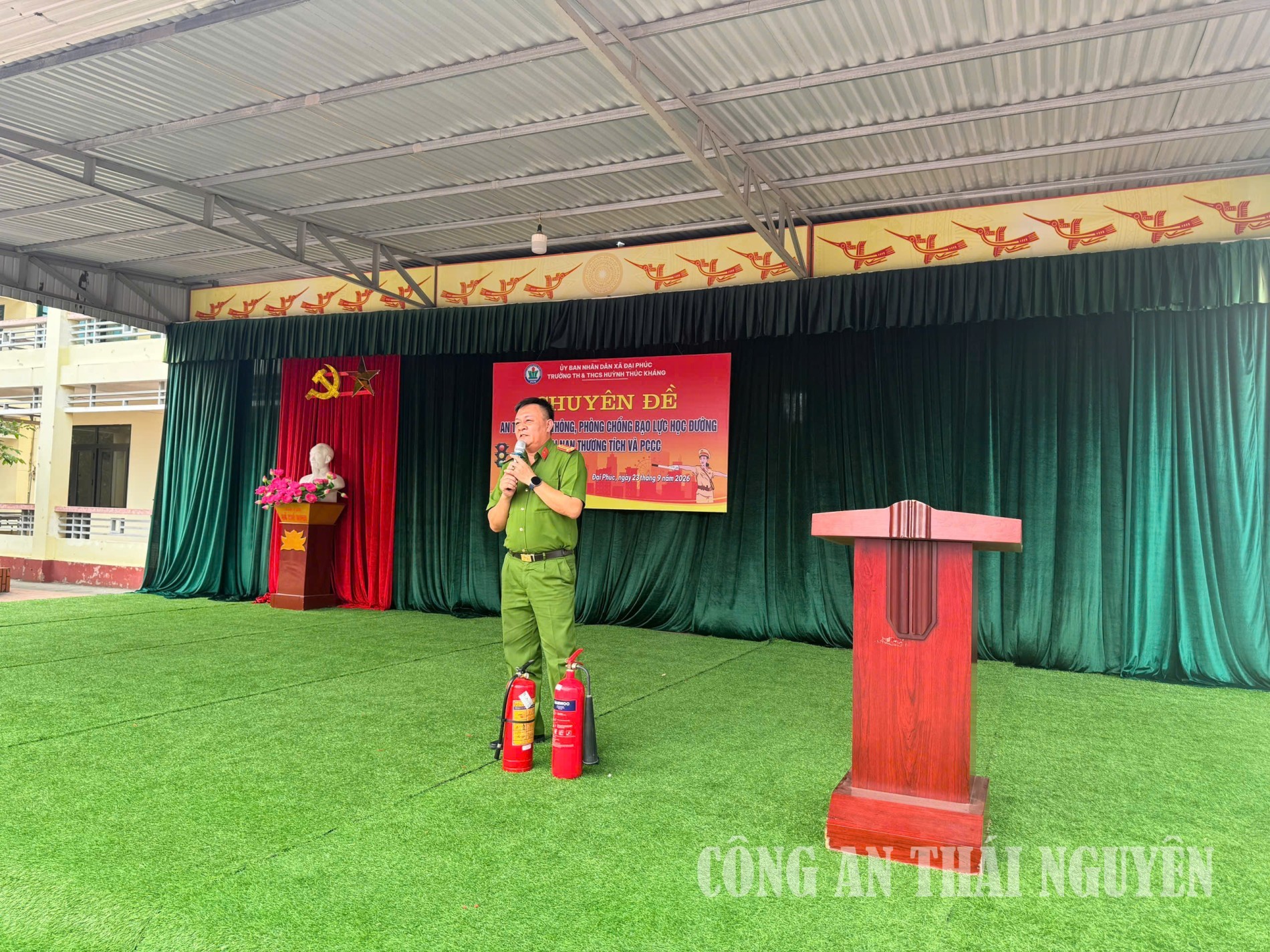 Tuyên truyền, phổ biến pháp luật cho học sinh tại xã Đại Phúc.
