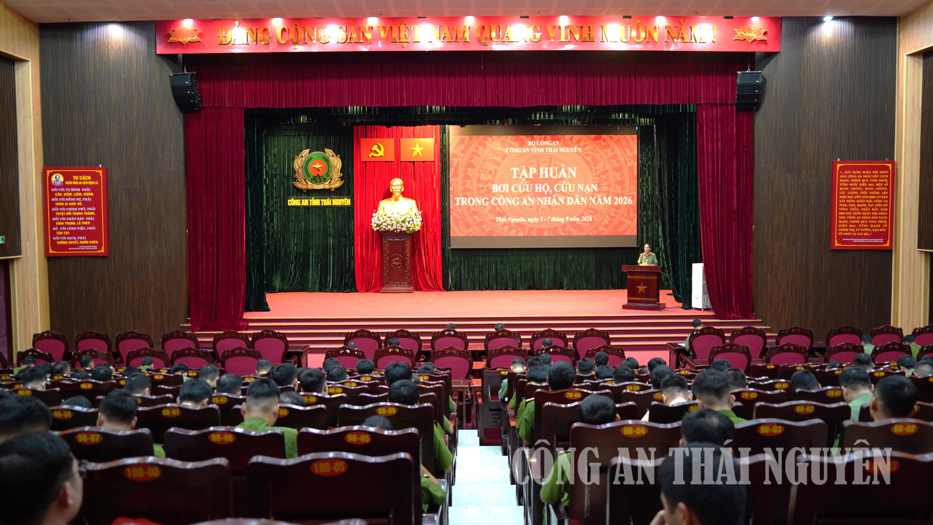 Công an tỉnh Thái Nguyên tổ chức lớp tập huấn bơi cứu hộ, cứu nạn trong Công an nhân dân năm 2026