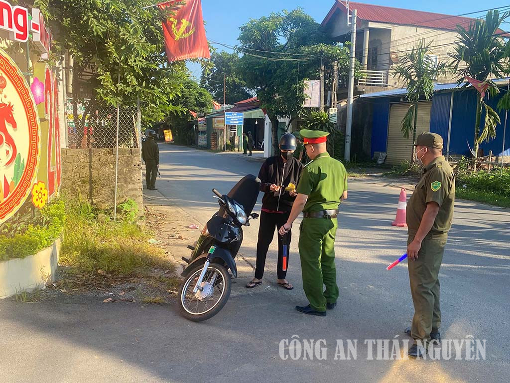 Tăng cường bảo đảm trật tự an toàn giao thông tháng cao điểm học sinh đến trường