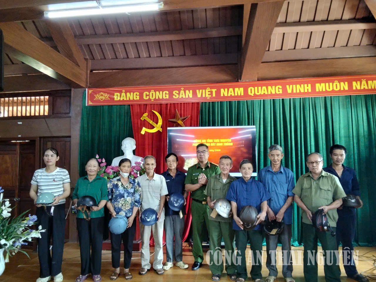 Tuyên truyền, hướng dẫn kỹ năng lái xe an toàn cho người dân