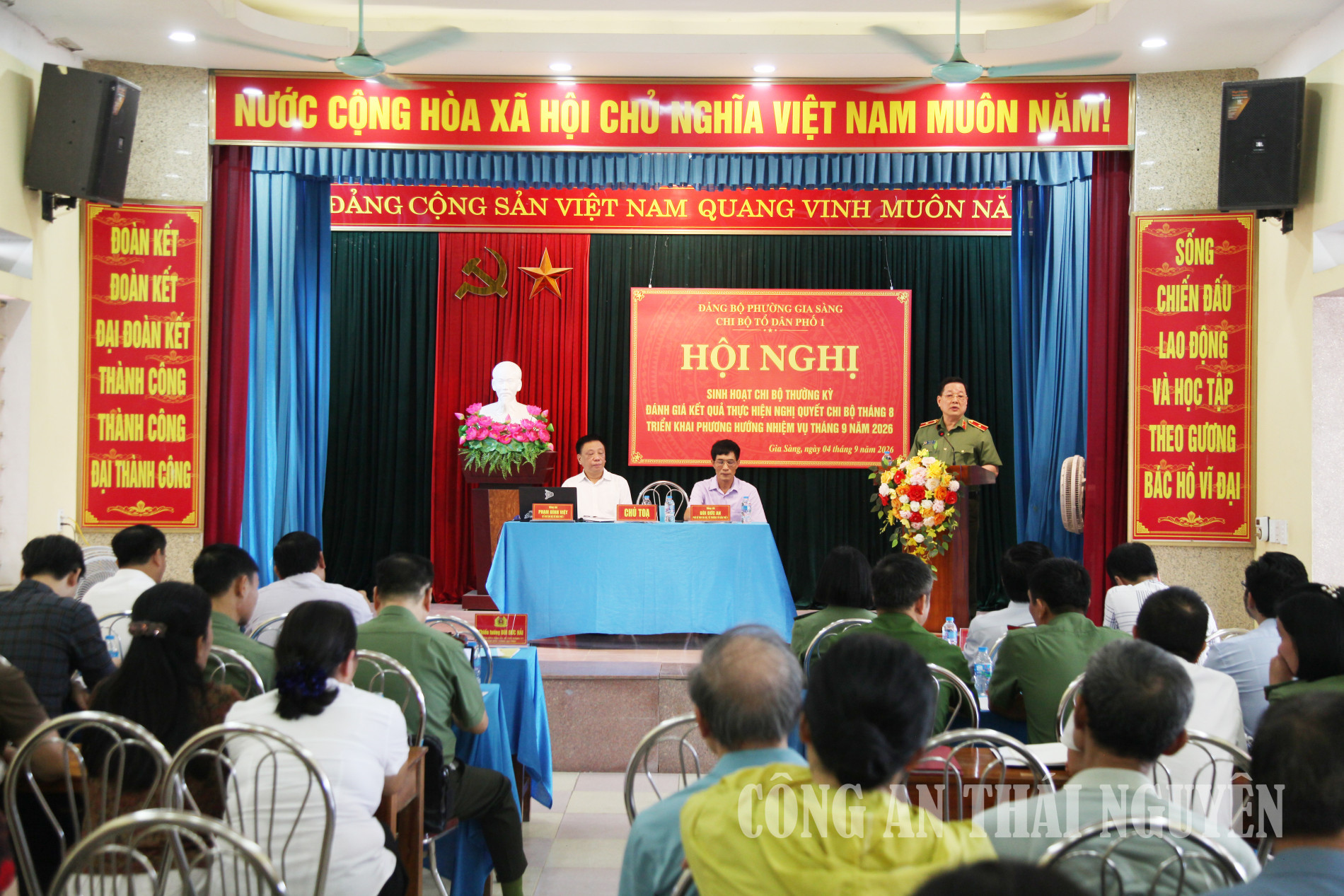 Giám đốc Công an tỉnh dự sinh hoạt với Chi bộ tổ dân phố 1, phường Gia Sàng