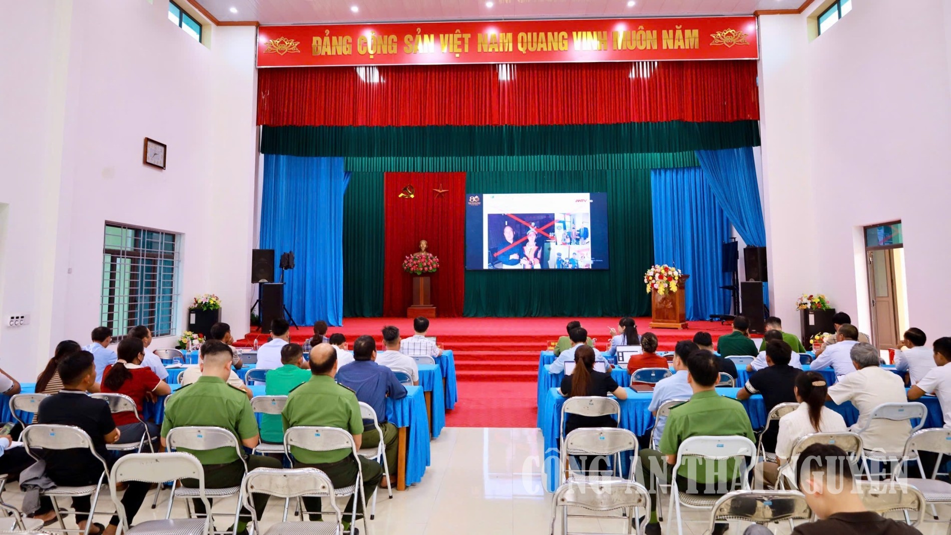 Xã Dân Tiến tuyên truyền bảo đảm an ninh, trật tự vùng đồng bào dân tộc thiểu số.