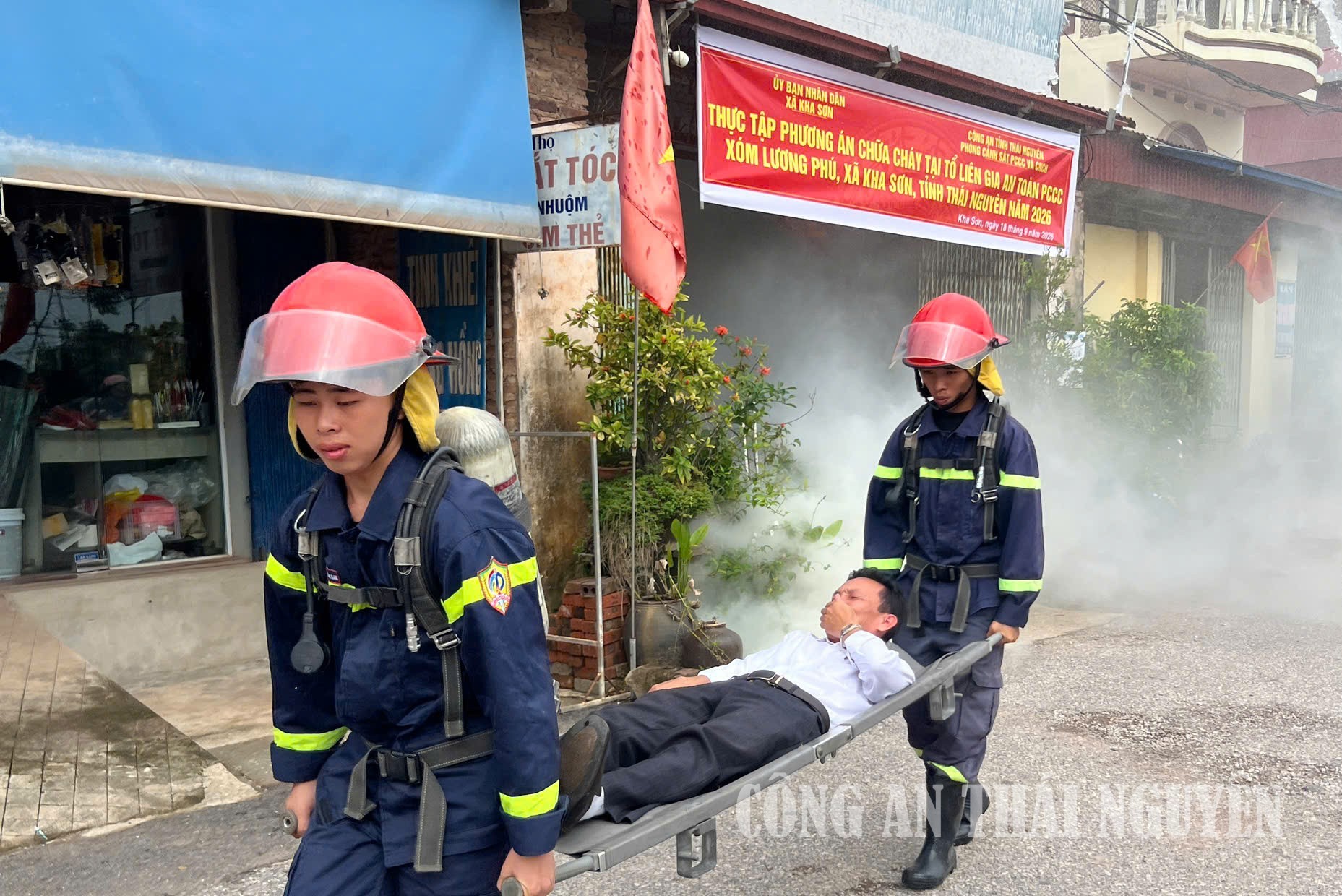 Thực tập phương án chữa cháy, cứu nạn, cứu hộ tại xã Kha Sơn.