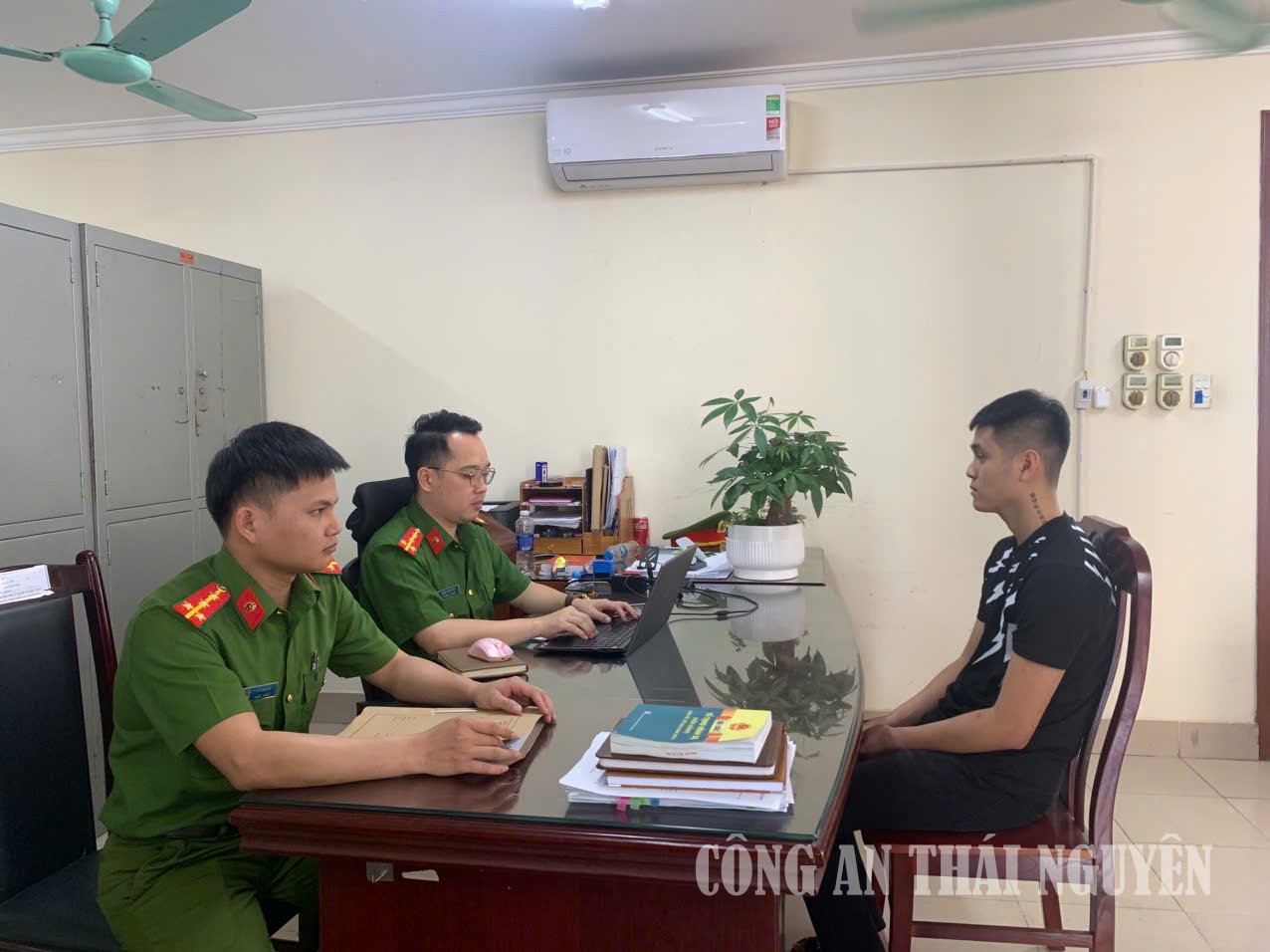 Điều tra viên Công an cấp xã tham gia các hoạt động điều tra