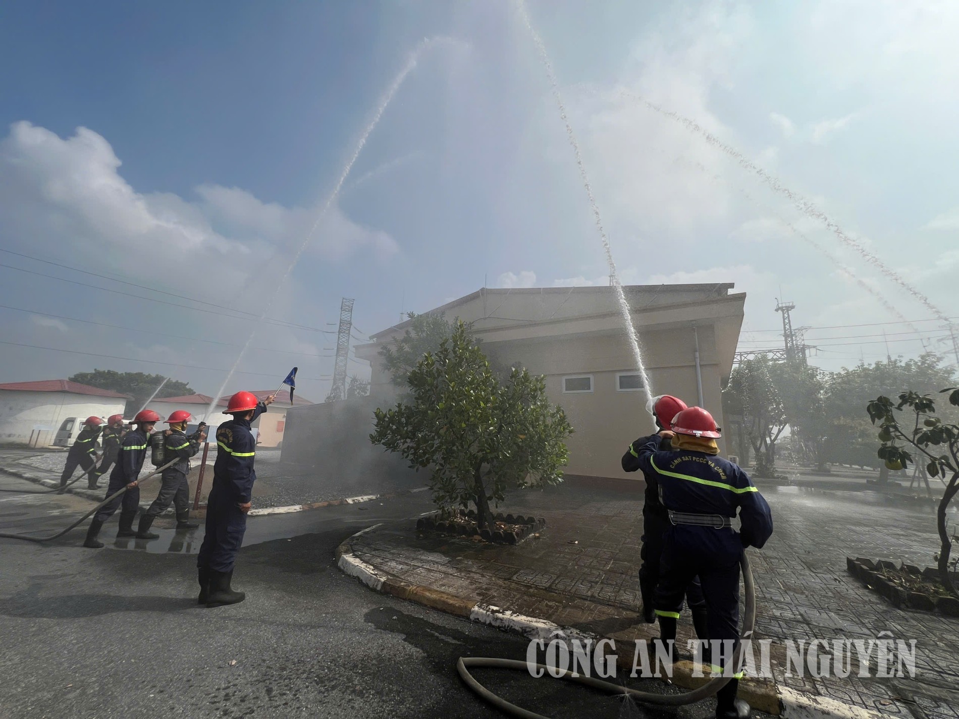 Thực tập phương án chữa cháy, cứu nạn, cứu hộ tại trạm biến áp.