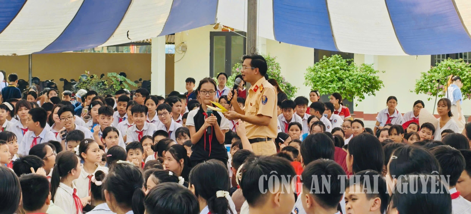 pc08 23 9 san khau hoa