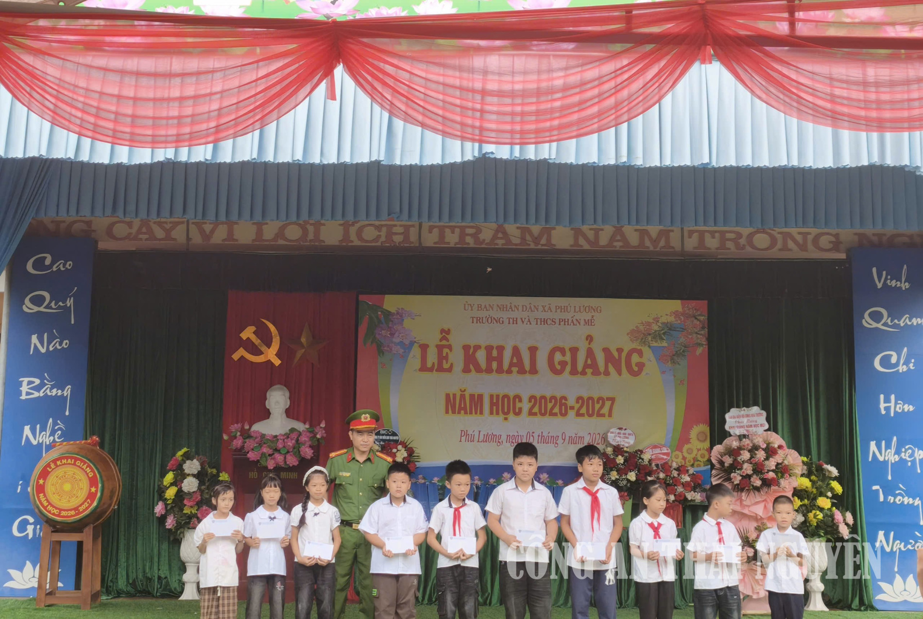 PK02 05 9 TANG QUA HOC SINH 2