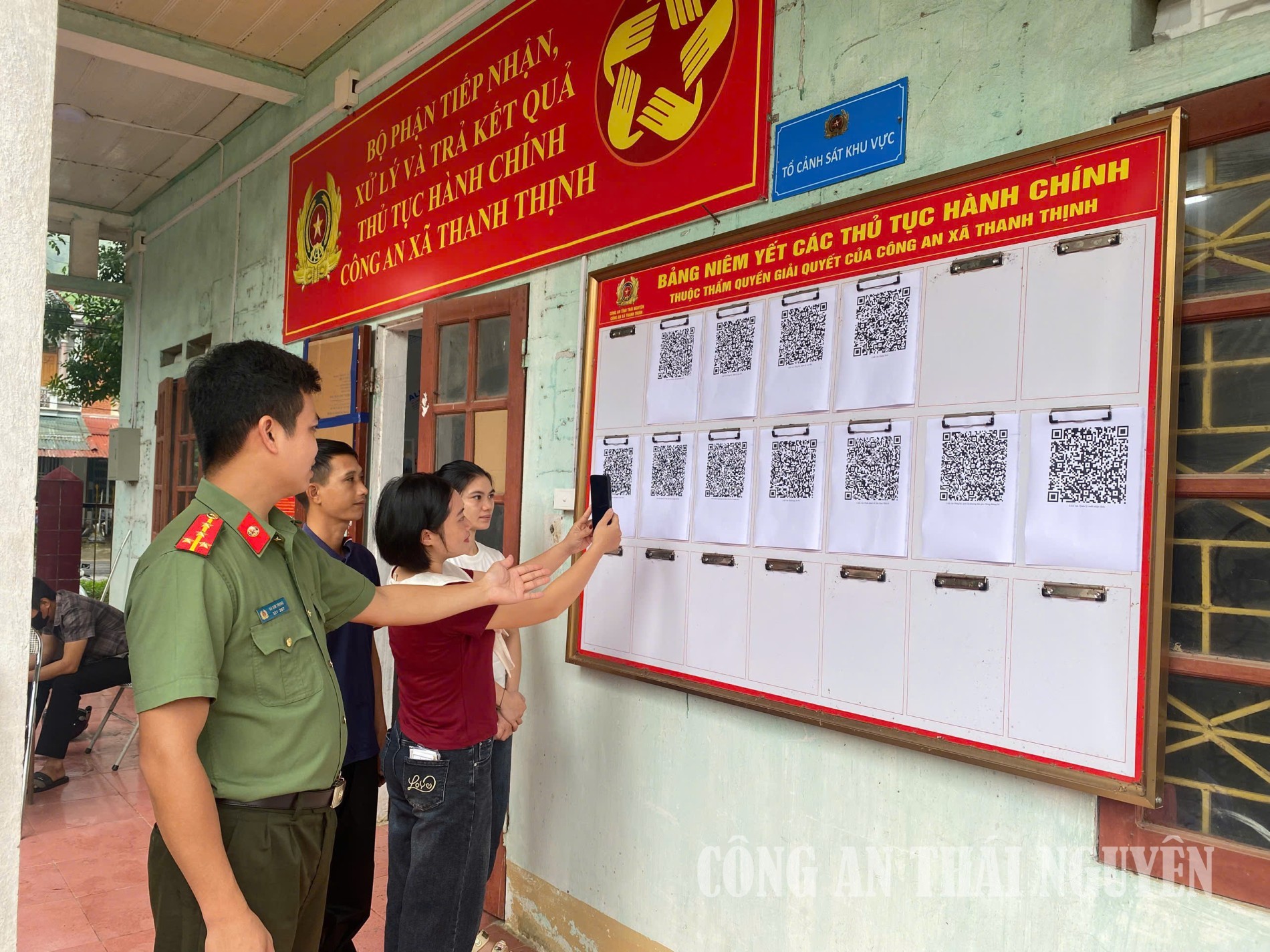 Đẩy mạnh số hoá, hướng dẫn người dân thực hiện thủ tục hành chính qua mã QR