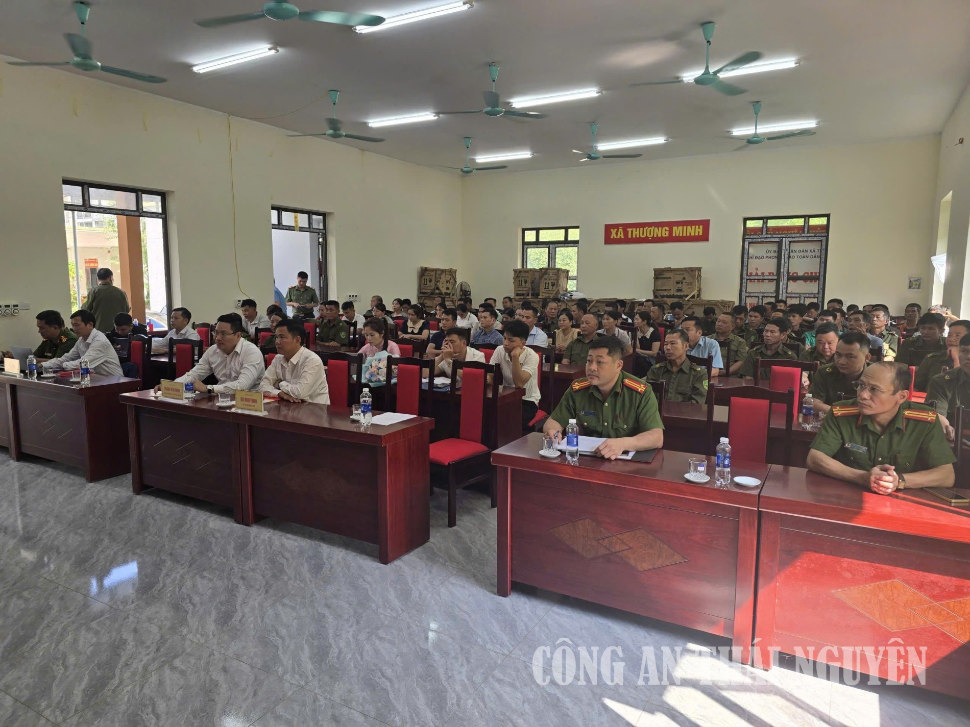 Công an xã Thượng Minh tuyên truyền, phổ biến, giáo dục pháp luật.
