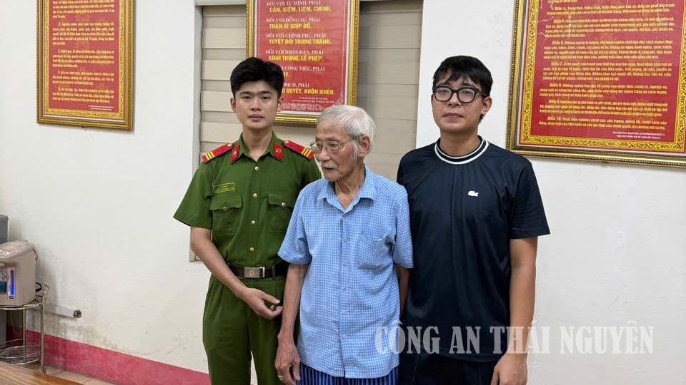 Kịp thời hỗ trợ người cao tuổi bị lạc trở về với gia đình.
