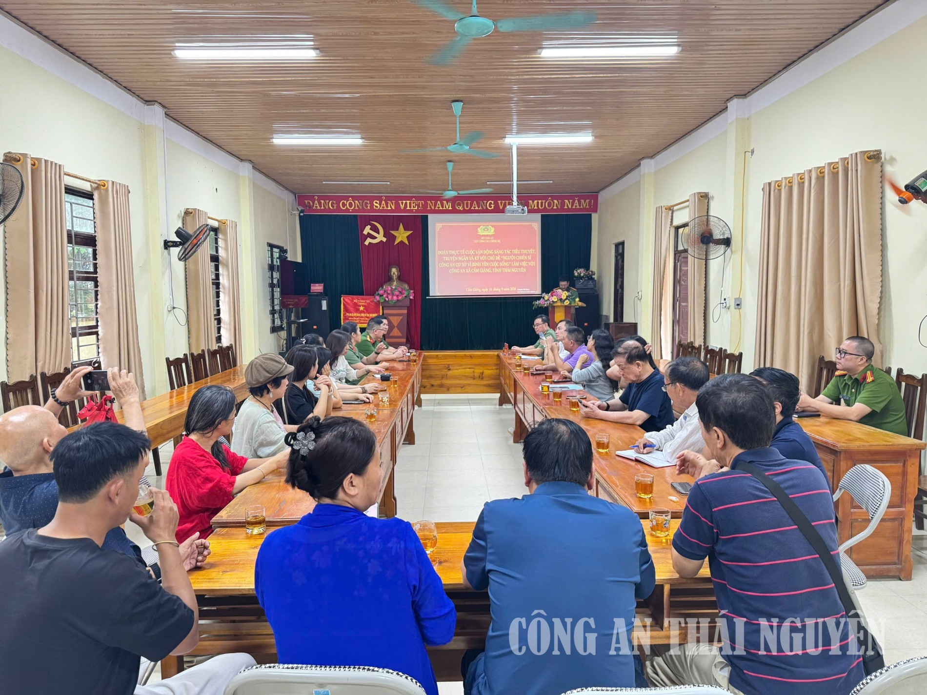trại sáng tác