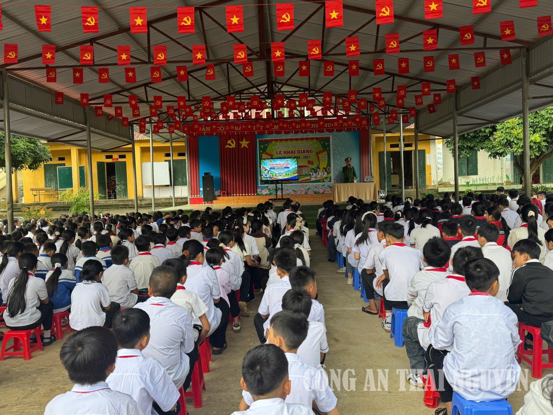 Tuyên truyền tại trường Thuần Mang