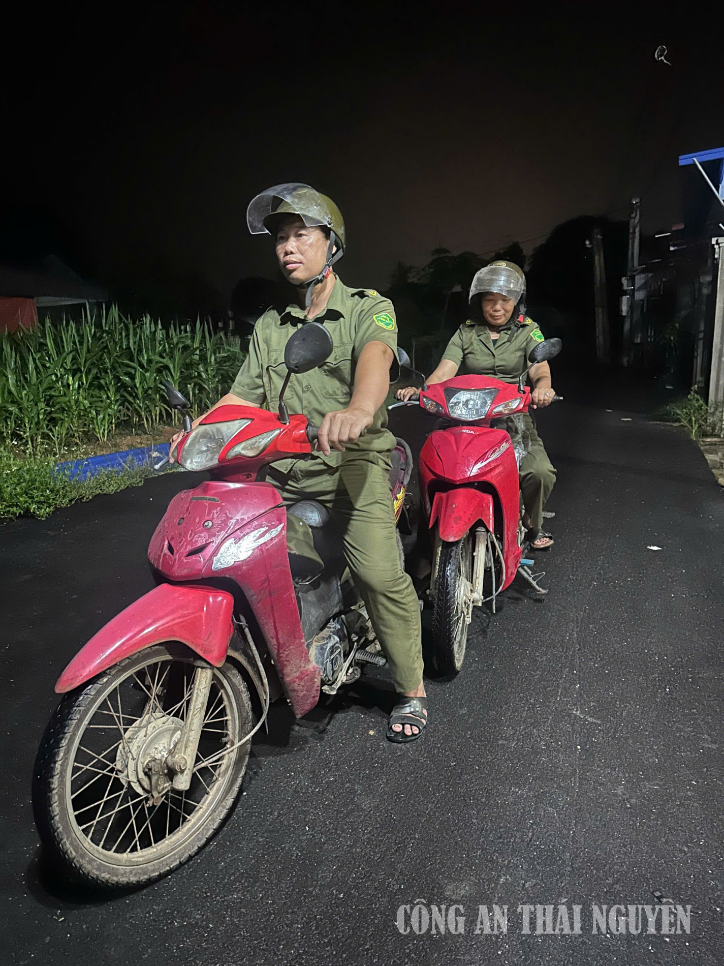 Tuần tra trên các tuyến đường liên xã và liên xóm.
