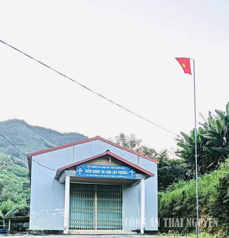 Rực rỡ sắc đỏ cờ Tổ quốc tại các cơ sở tôn giáo xã Văn Lăng dịp 02/9.