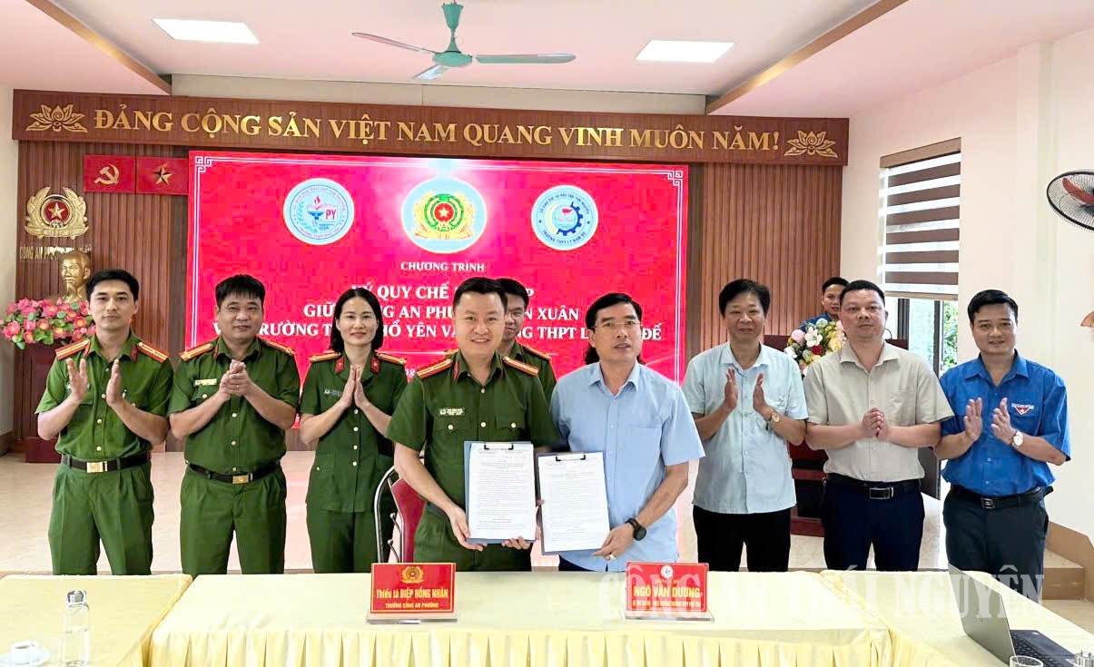 Công an phường Vạn Xuân đã phối hợp các nhà trường tổ chức ký quy chế phối hợp.