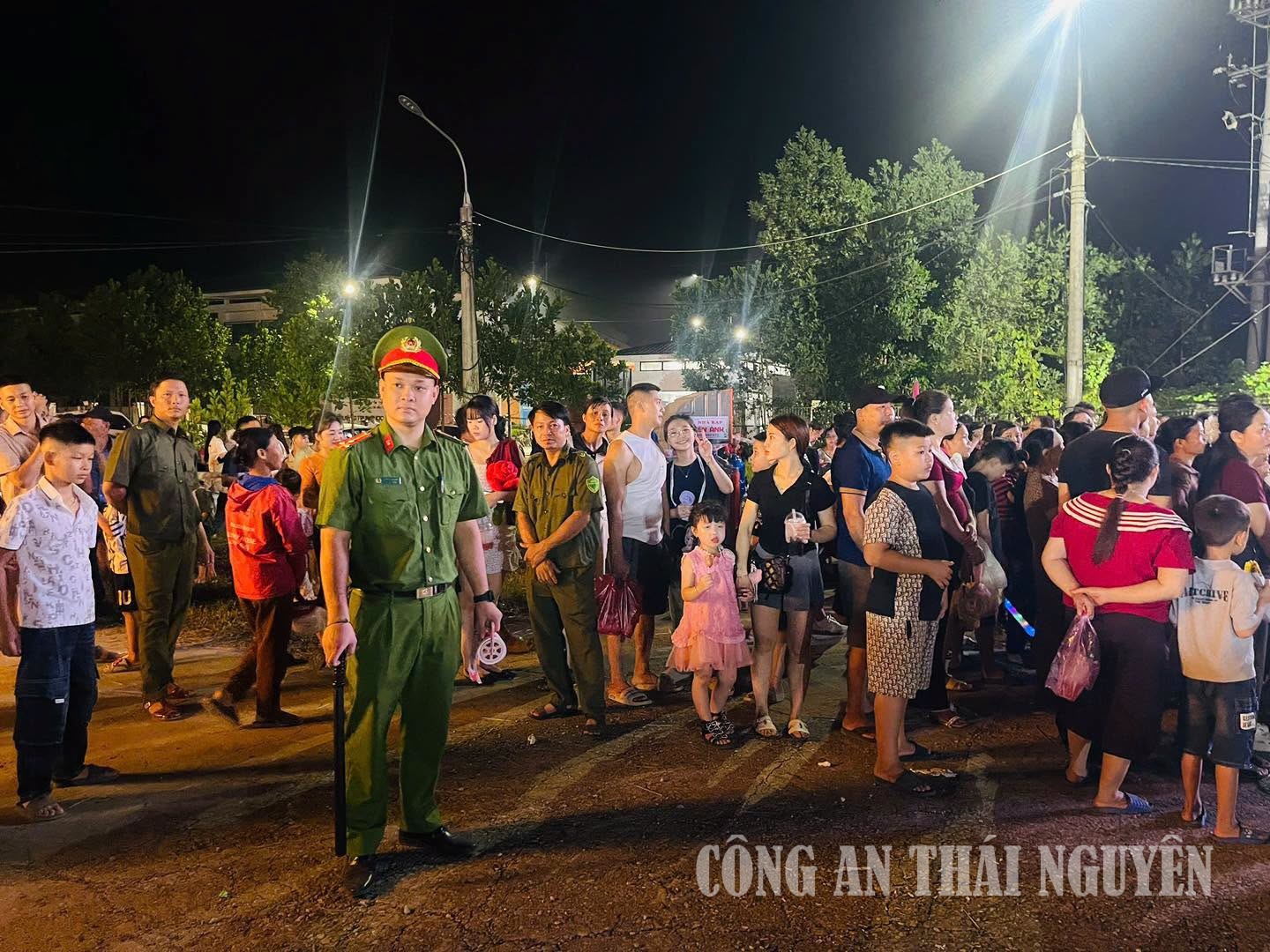 Công an xã Vô Tranh đảm bảo an ninh, trật tự các hoạt động Tết Trung thu.